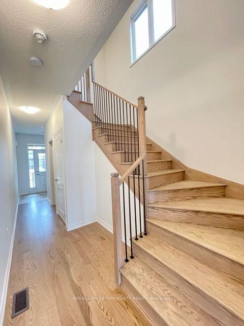 Photo 6 of 142 Shepherd Drive, Barrie, Rural Barrie Southeast — HOMEH