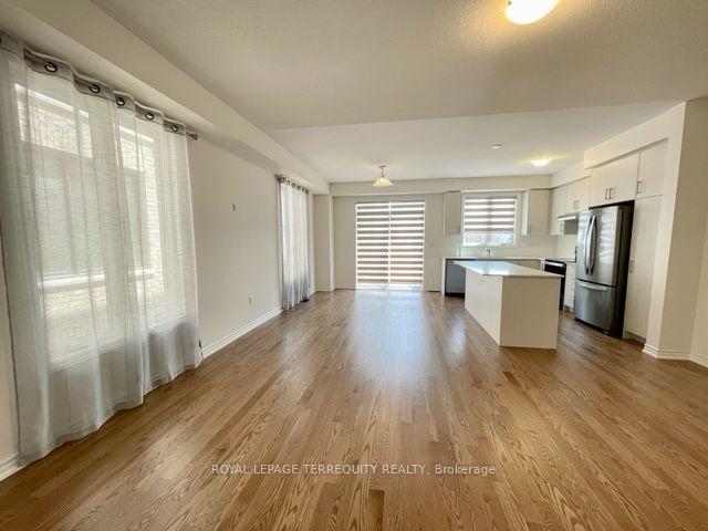 Photo 8 of 142 Shepherd Drive, Barrie, Rural Barrie Southeast — HOMEH