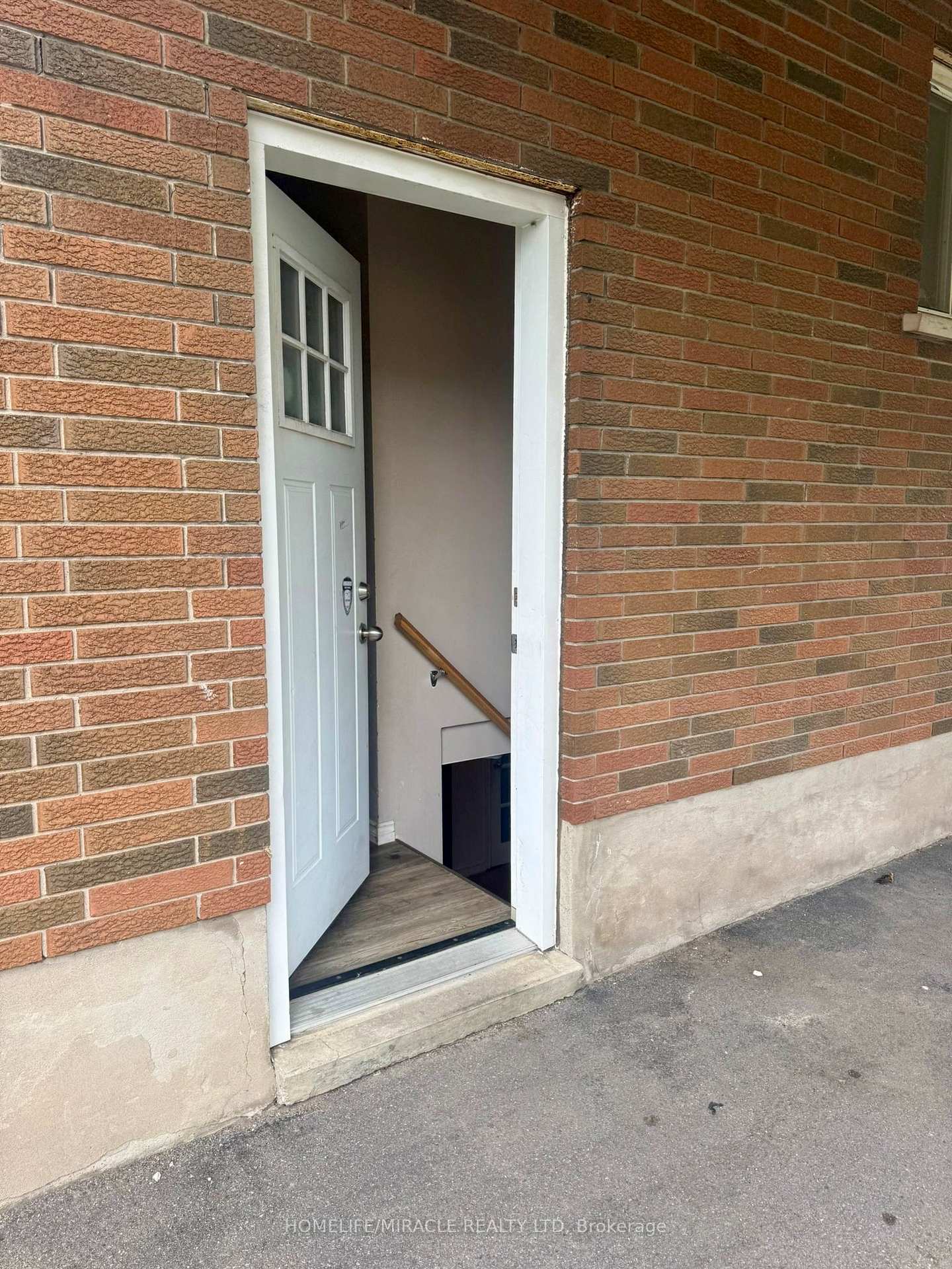 Photo 3 of Unit upper, 10 Trelawn Parkway, Welland, N. Welland — HOMEH
