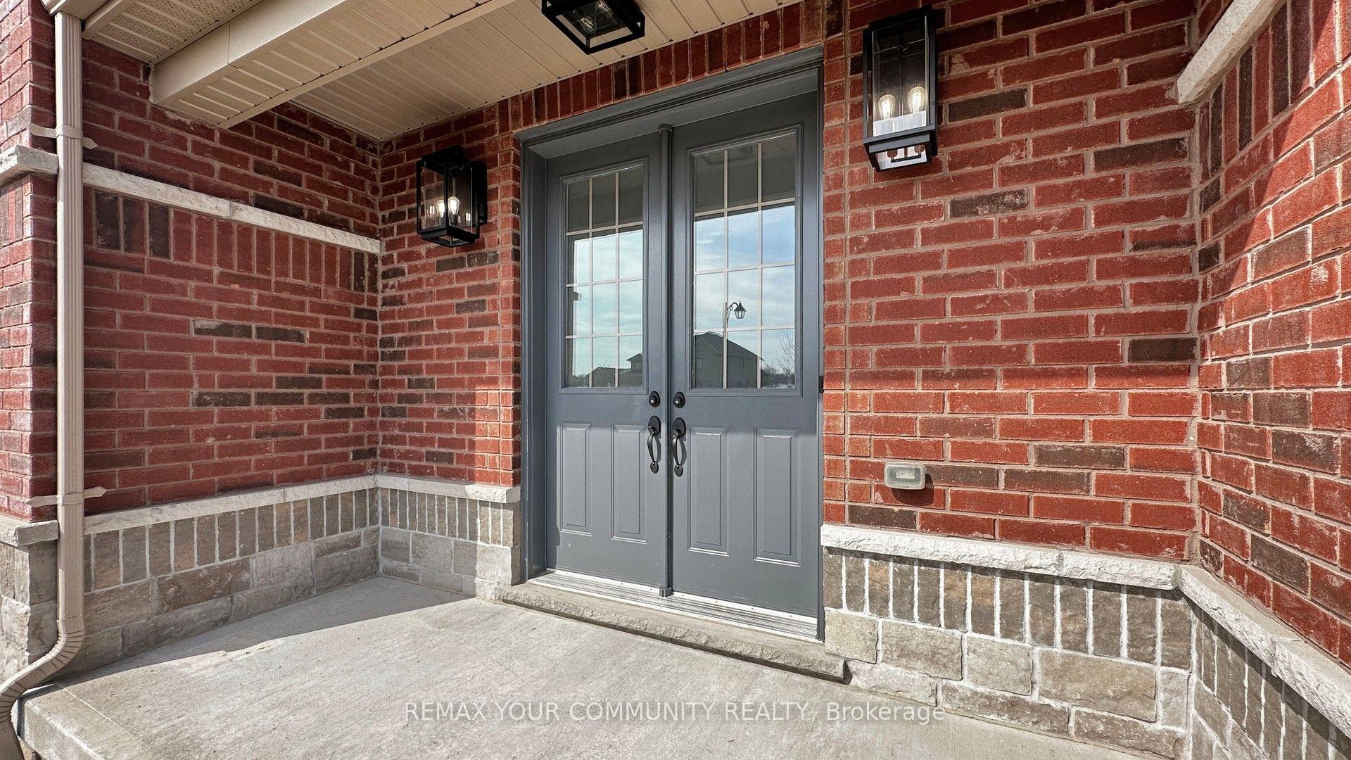 Photo 4 of 15 Stonesthrow Crescent, Uxbridge, Rural Uxbridge — HOMEH
