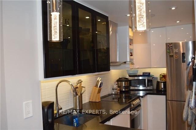 Photo 2 of Unit 605, 717 Bay Street, Toronto, Bay Street Corridor — HOMEH