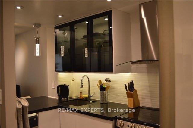 Photo 3 of Unit 605, 717 Bay Street, Toronto, Bay Street Corridor — HOMEH