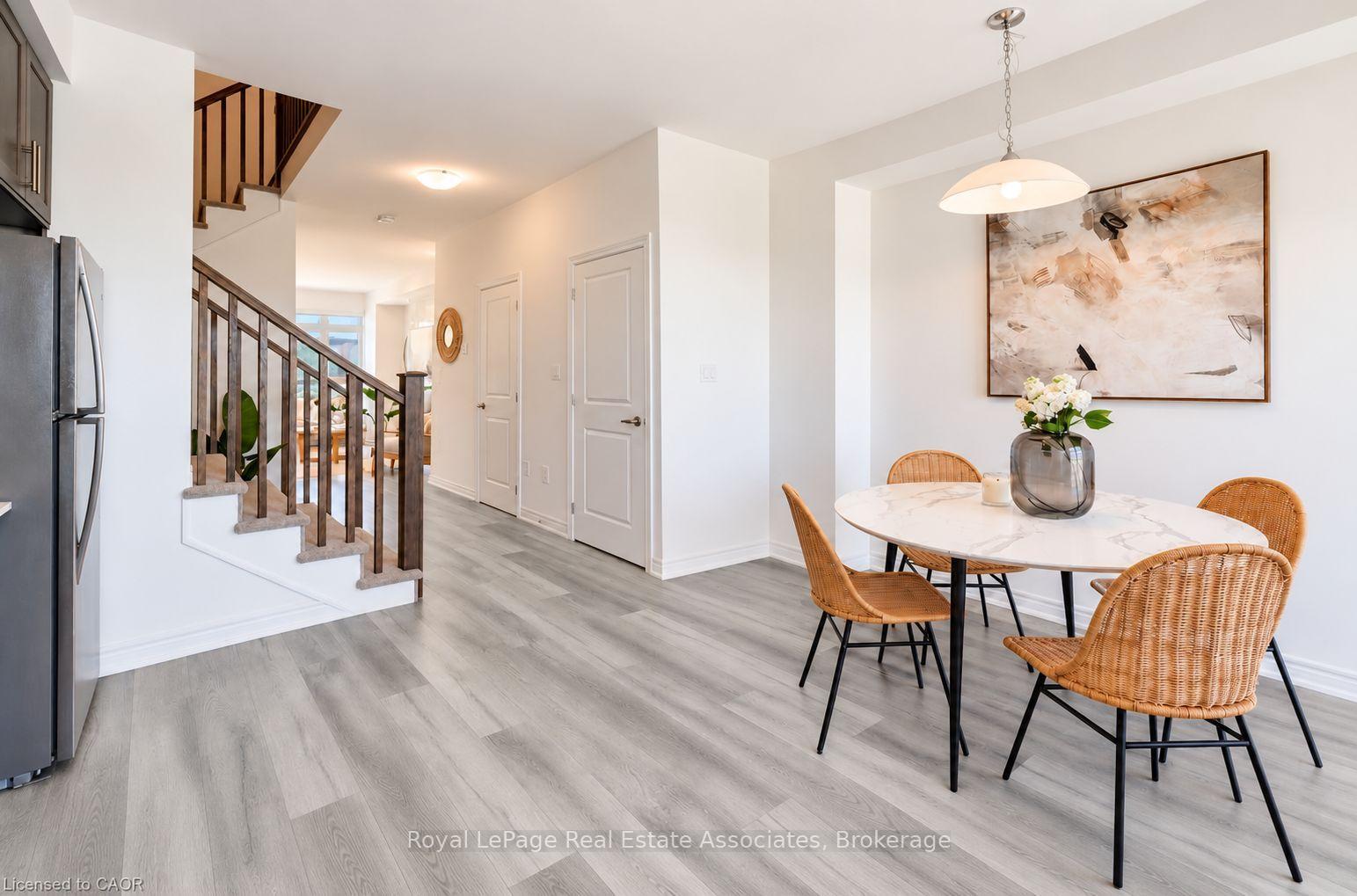 Photo 2 of Unit 17, 120 Court Drive, Brant, Paris — HOMEH