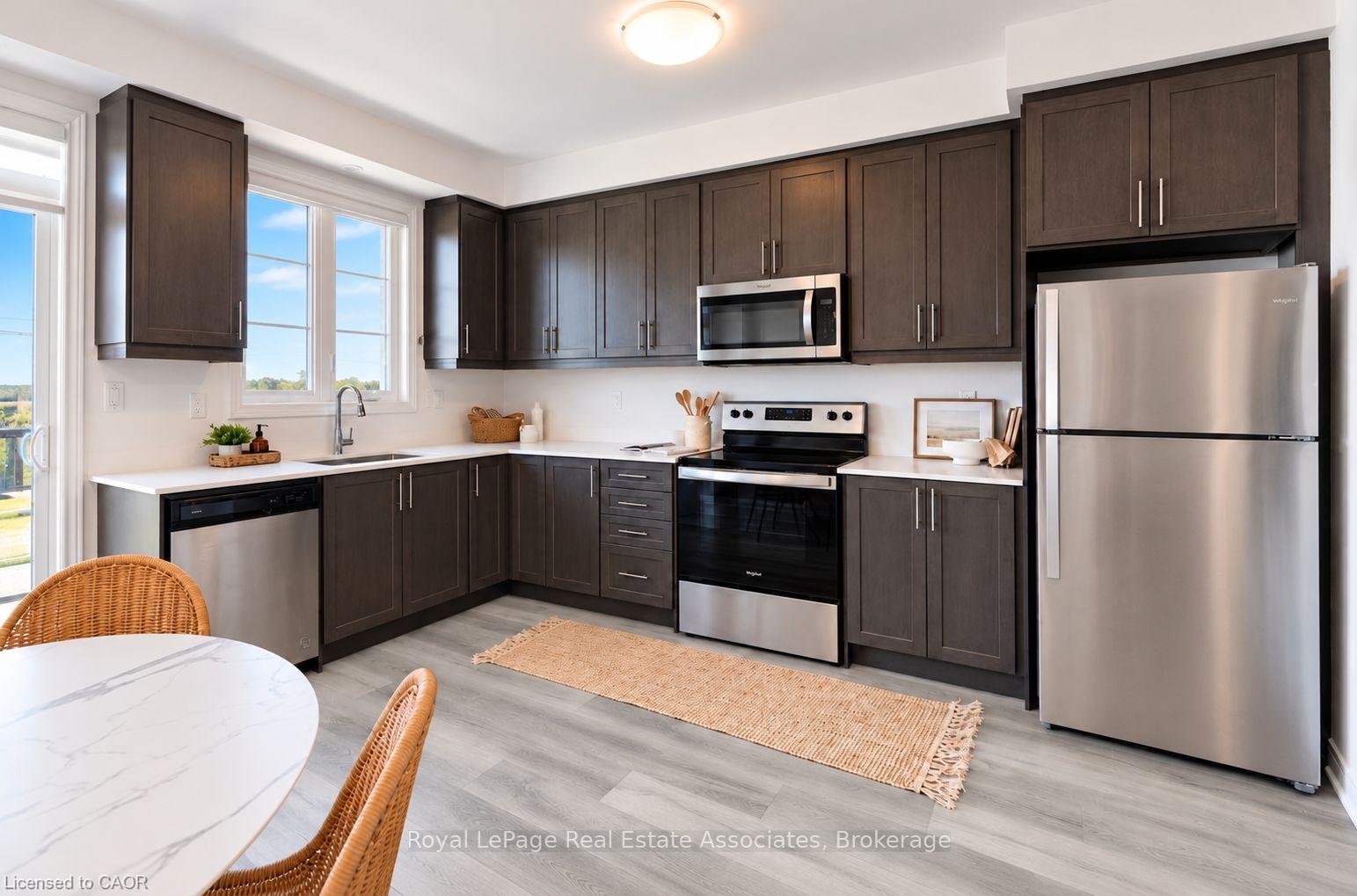 Photo 4 of Unit 17, 120 Court Drive, Brant, Paris — HOMEH