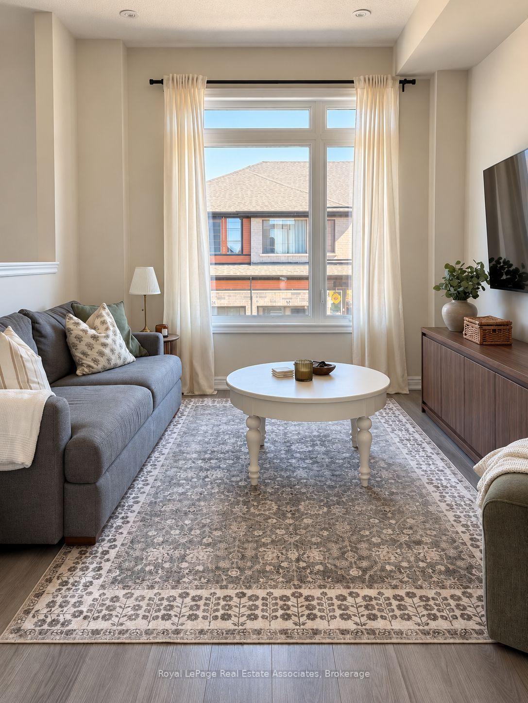 Photo 5 of Unit 17, 120 Court Drive, Brant, Paris — HOMEH