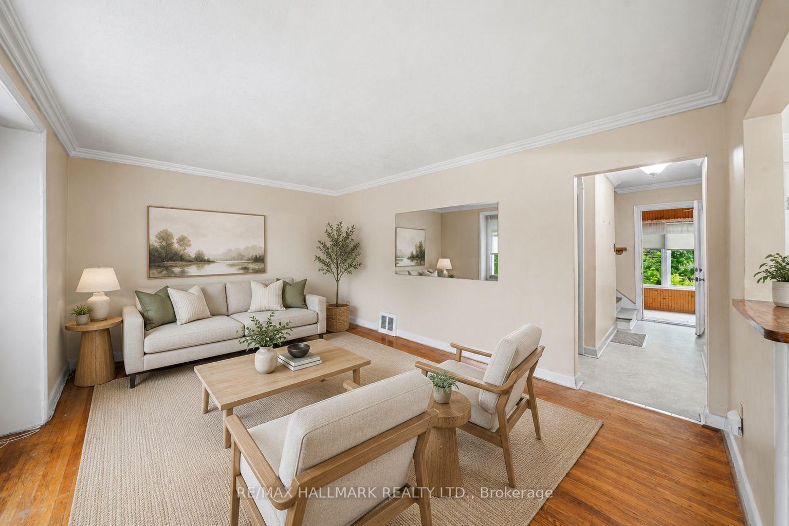 Photo 2 of 27 Sunray Crescent, North York, Downsview-Roding-CFB — HOMEH