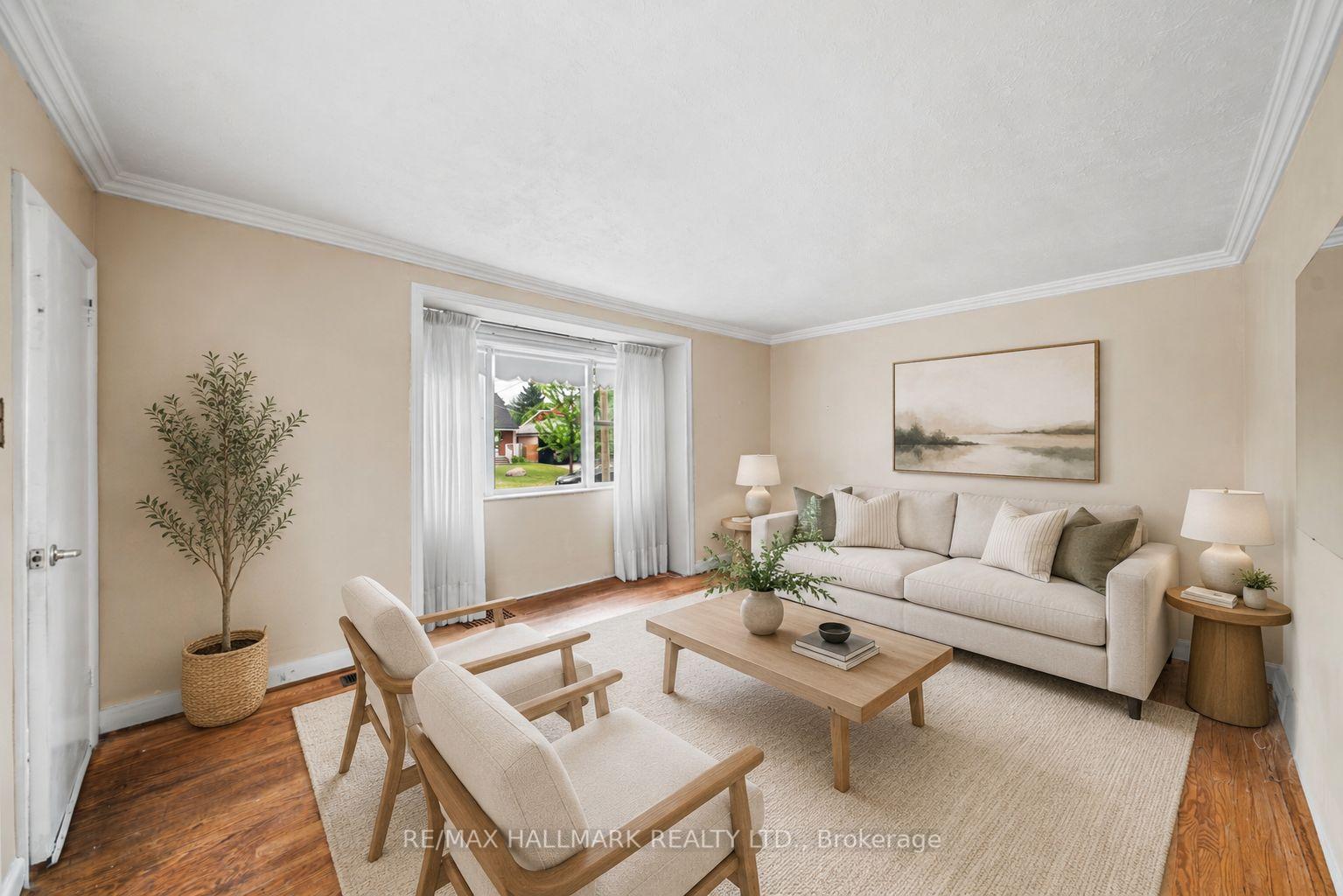 Photo 4 of 27 Sunray Crescent, North York, Downsview-Roding-CFB — HOMEH