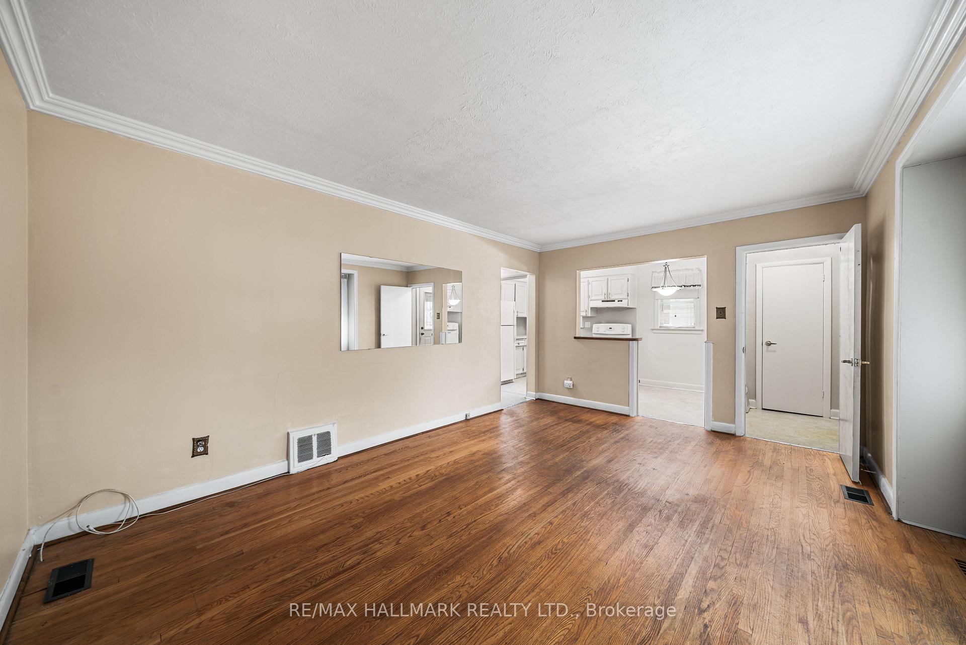 Photo 7 of 27 Sunray Crescent, North York, Downsview-Roding-CFB — HOMEH