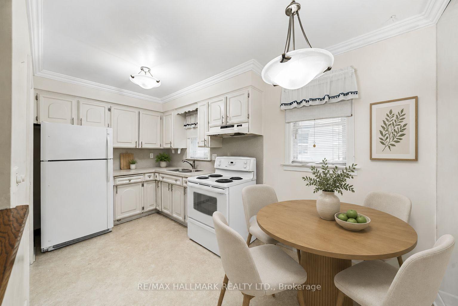 Photo 9 of 27 Sunray Crescent, North York, Downsview-Roding-CFB — HOMEH