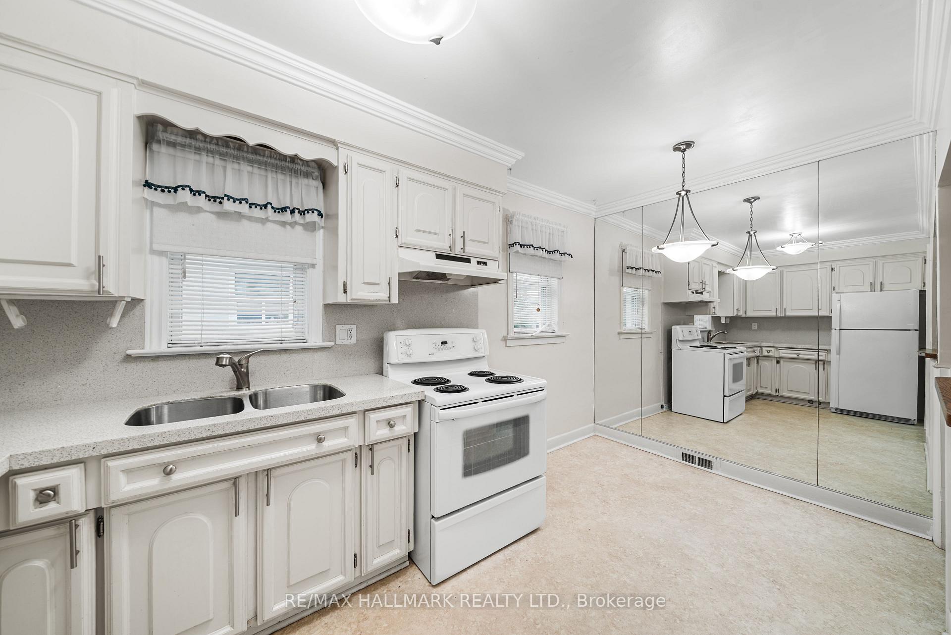 Photo 11 of 27 Sunray Crescent, North York, Downsview-Roding-CFB — HOMEH