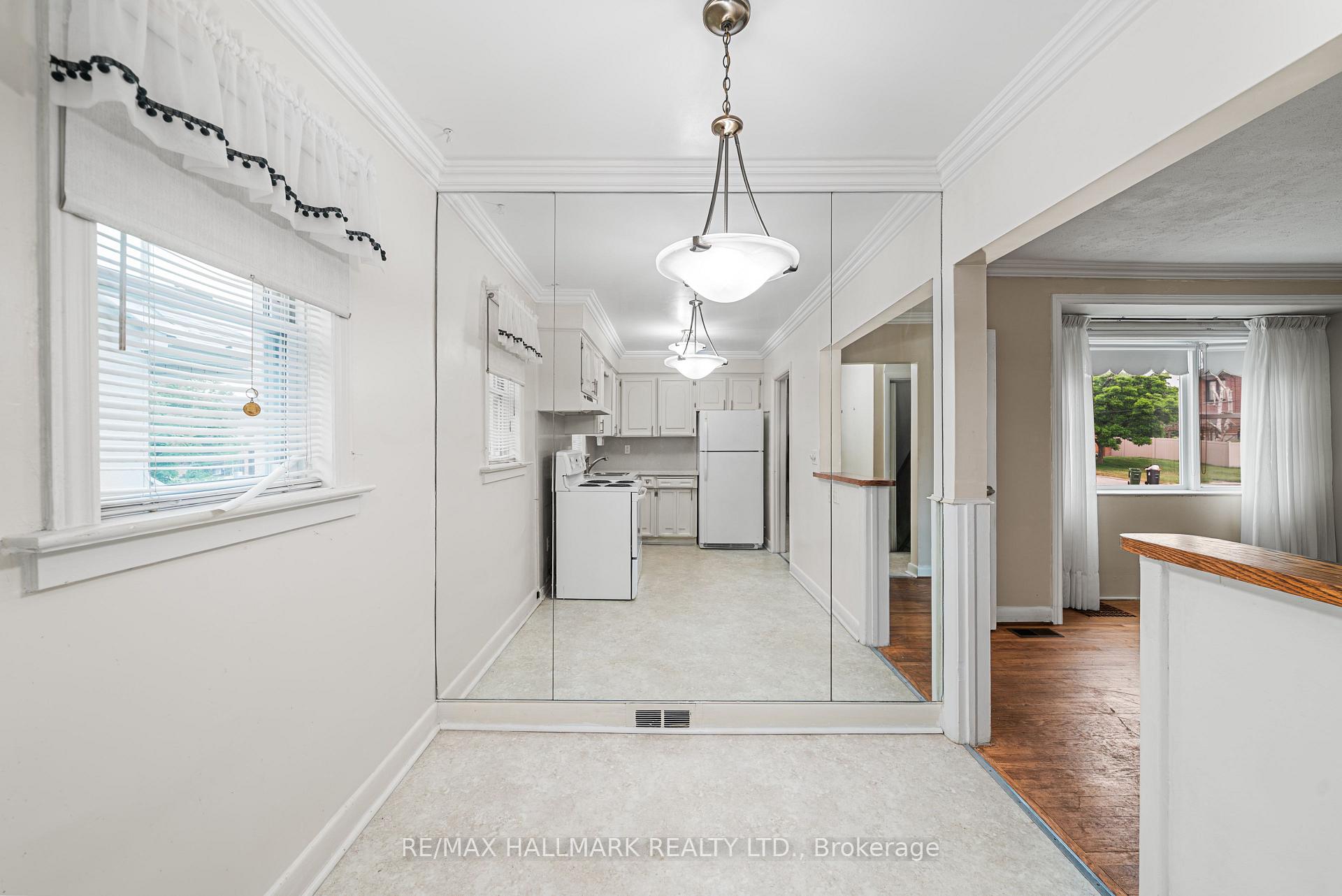 Photo 12 of 27 Sunray Crescent, North York, Downsview-Roding-CFB — HOMEH