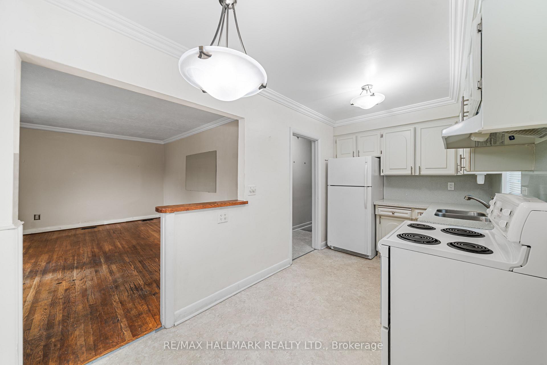 Photo 13 of 27 Sunray Crescent, North York, Downsview-Roding-CFB — HOMEH