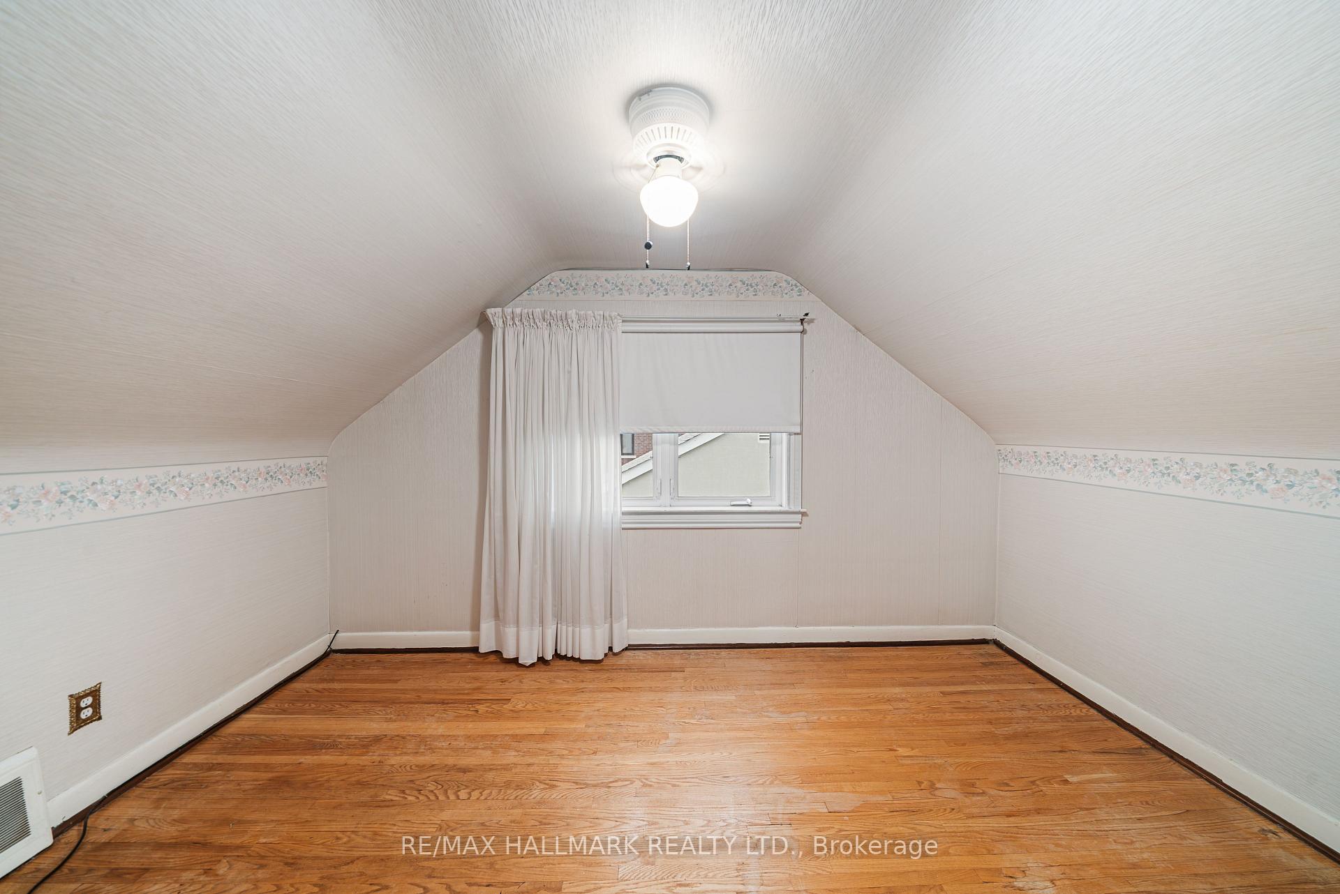 Photo 21 of 27 Sunray Crescent, North York, Downsview-Roding-CFB — HOMEH