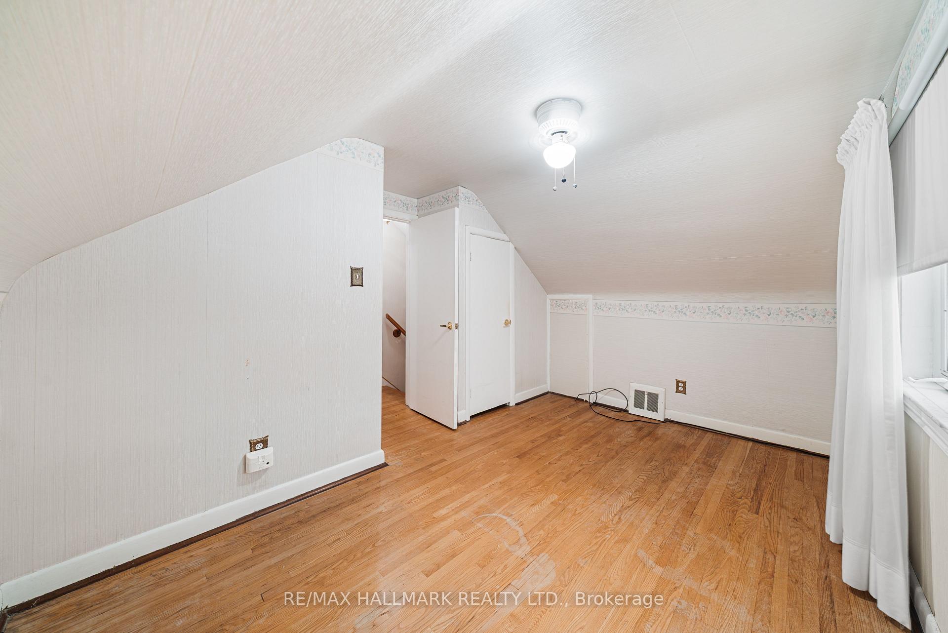 Photo 22 of 27 Sunray Crescent, North York, Downsview-Roding-CFB — HOMEH