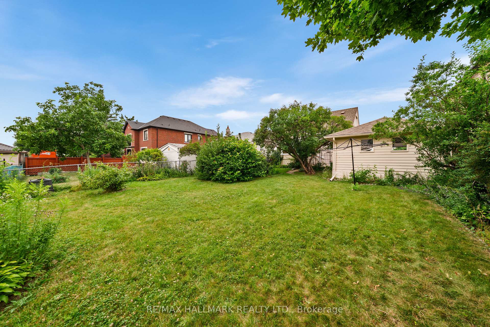 Photo 36 of 27 Sunray Crescent, North York, Downsview-Roding-CFB — HOMEH