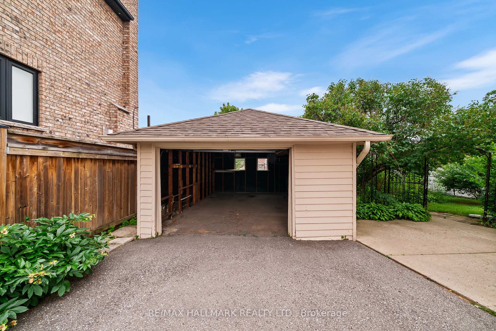 Photo 38 of 27 Sunray Crescent, North York, Downsview-Roding-CFB — HOMEH