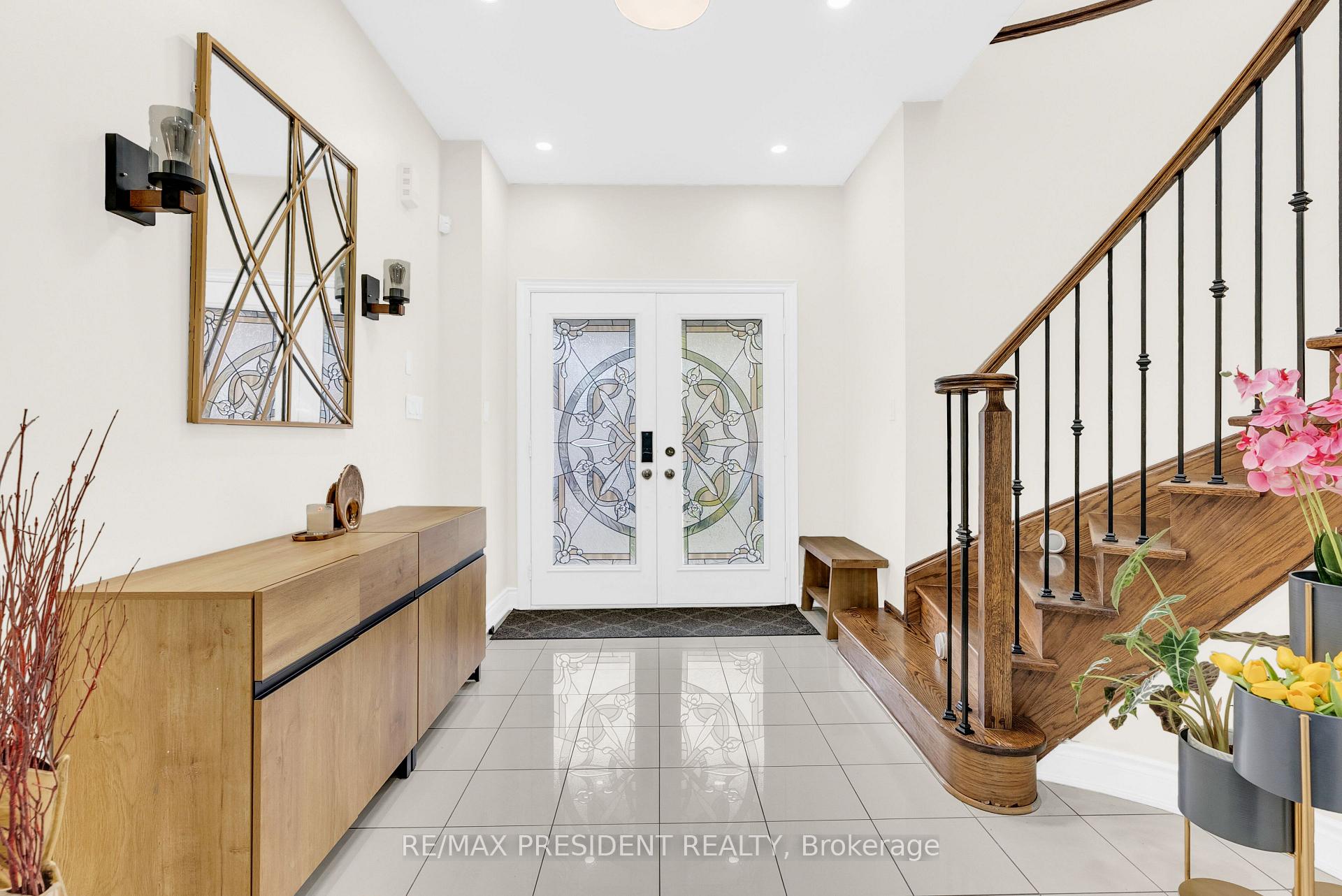 Photo 5 of 25 Selsdon Street, Brampton, Credit Valley — HOMEH