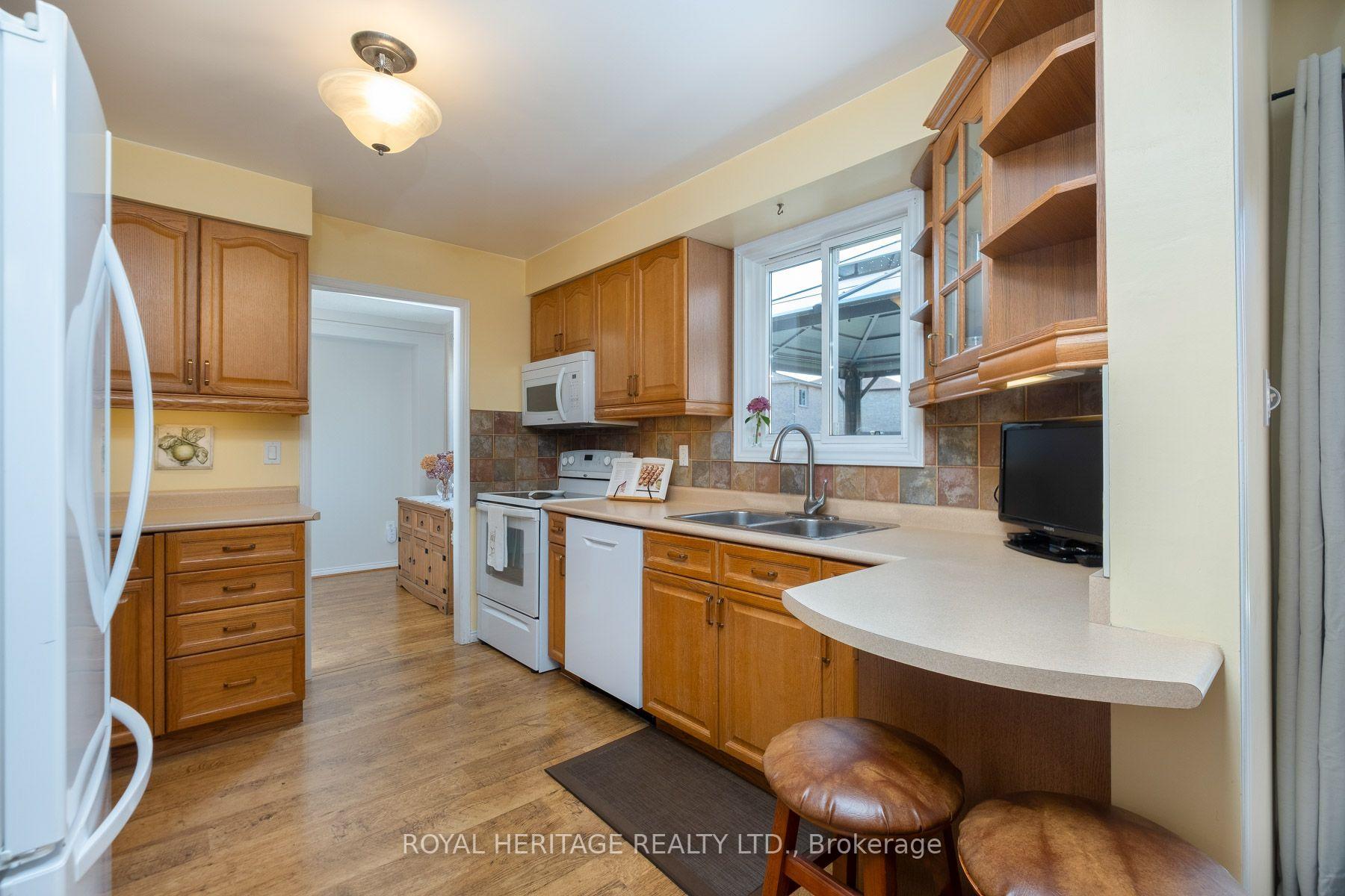 Photo 14 of 8 Dakin Drive, Ajax, Central West — HOMEH