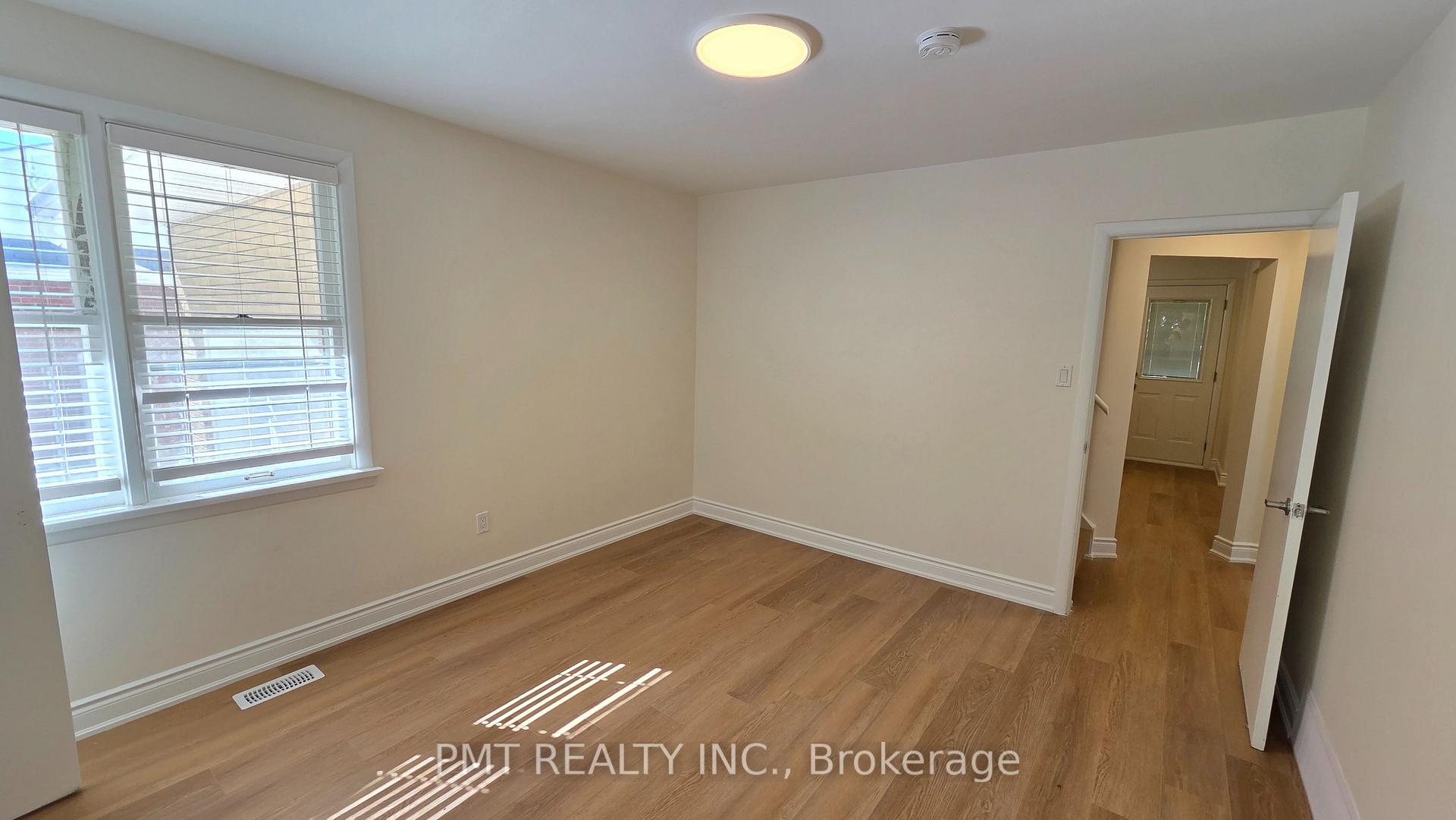 Photo 3 of 143 Elgin Crescent, Waterloo — HOMEH