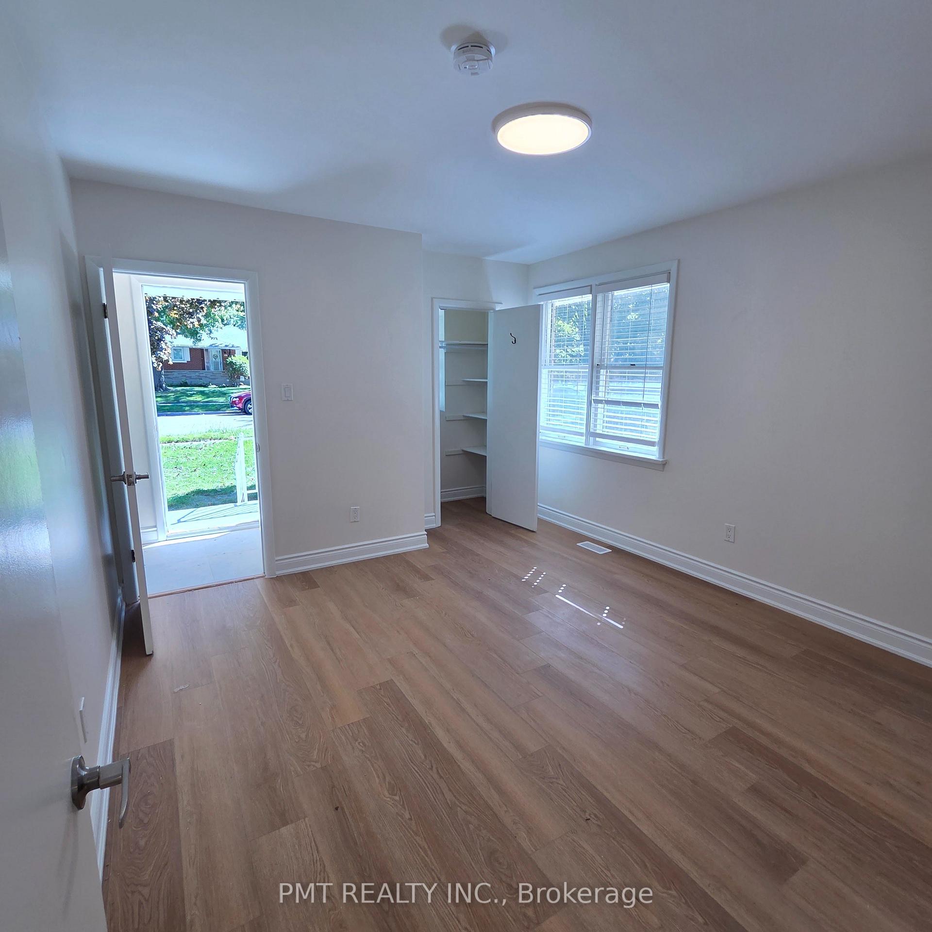 Photo 4 of 143 Elgin Crescent, Waterloo — HOMEH