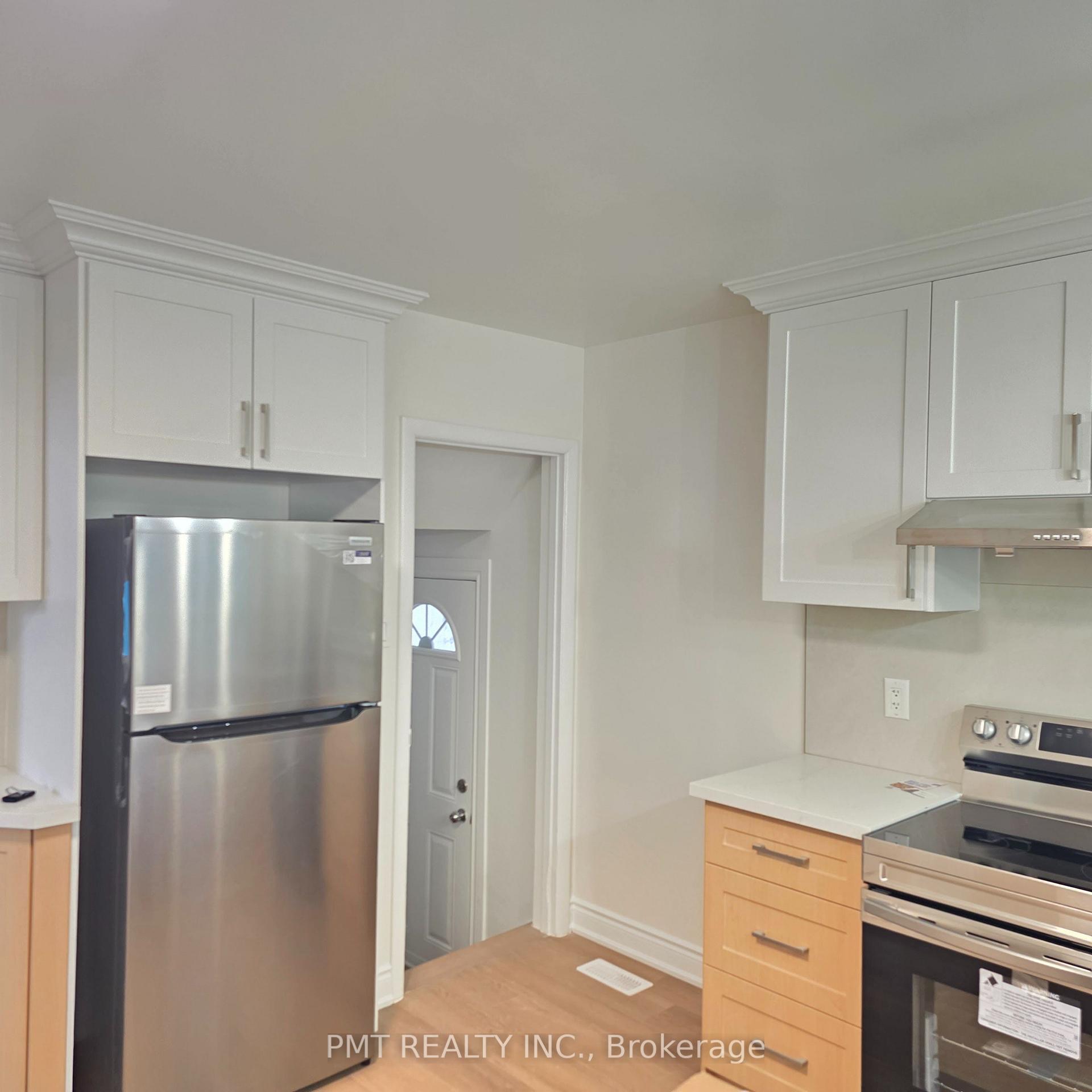 Photo 11 of 143 Elgin Crescent, Waterloo — HOMEH