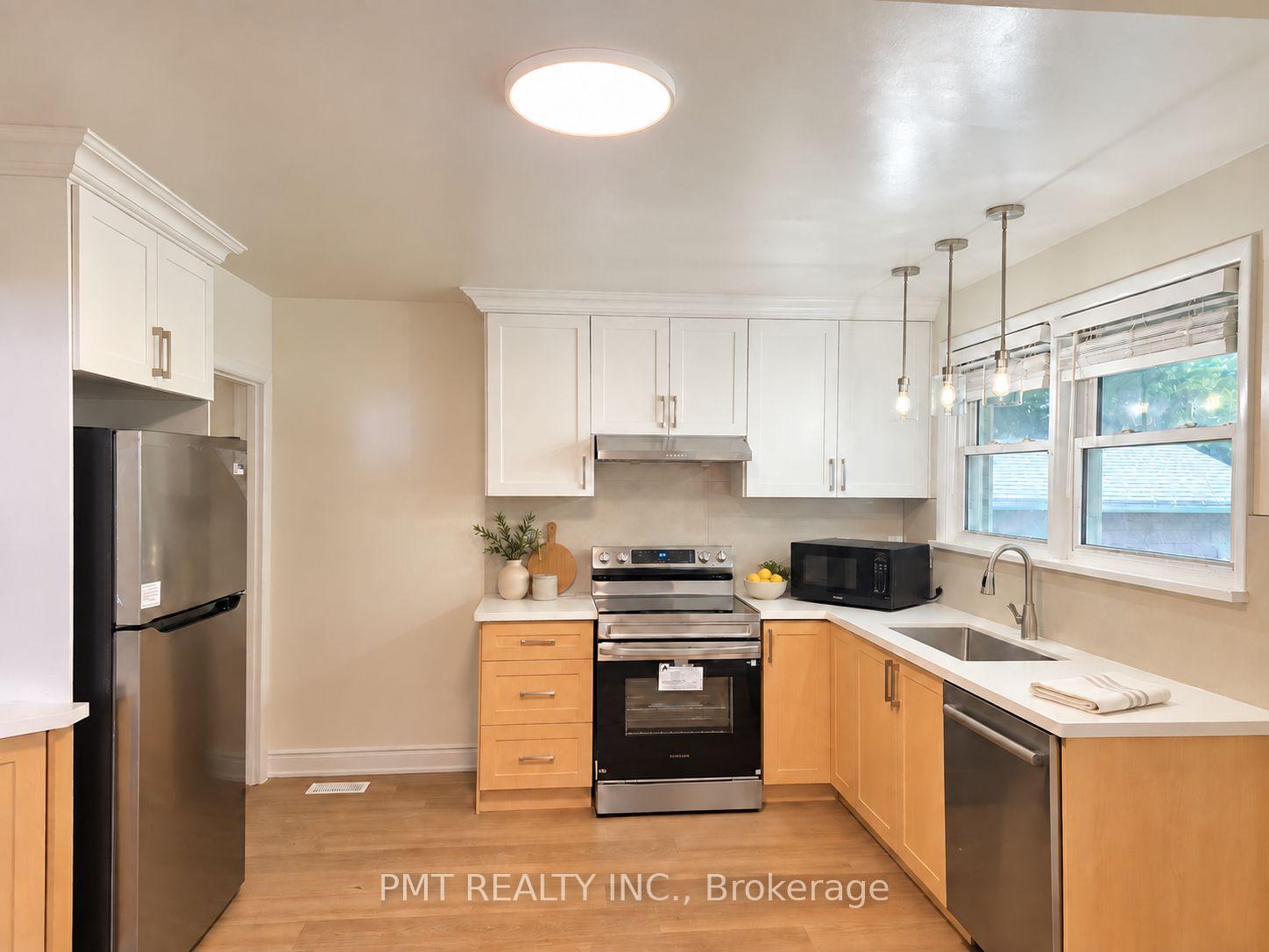 Photo 12 of 143 Elgin Crescent, Waterloo — HOMEH