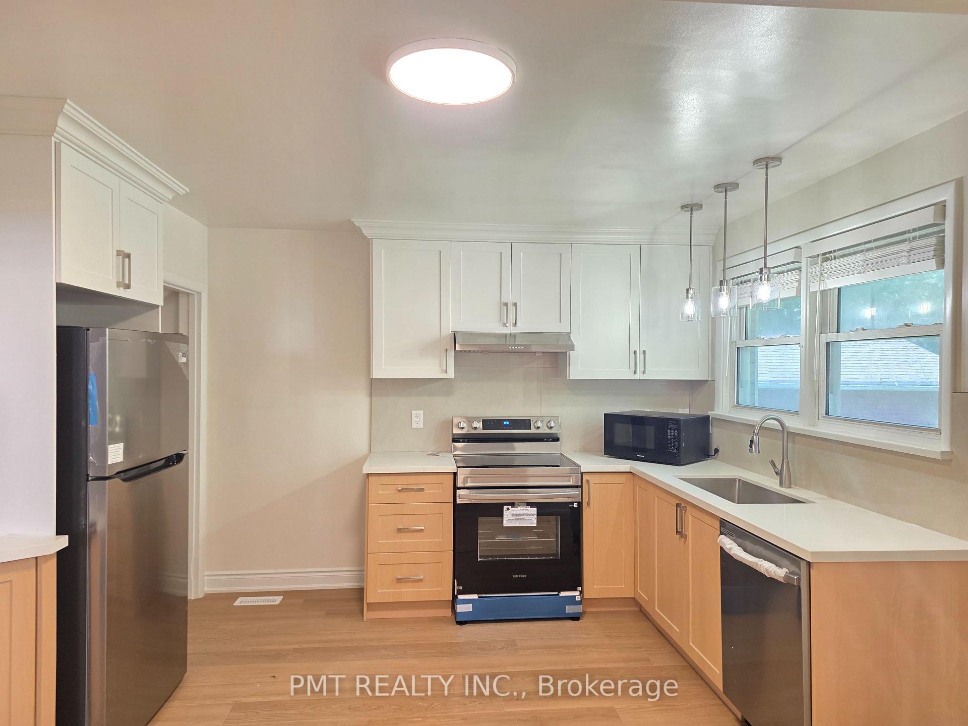 Photo 13 of 143 Elgin Crescent, Waterloo — HOMEH
