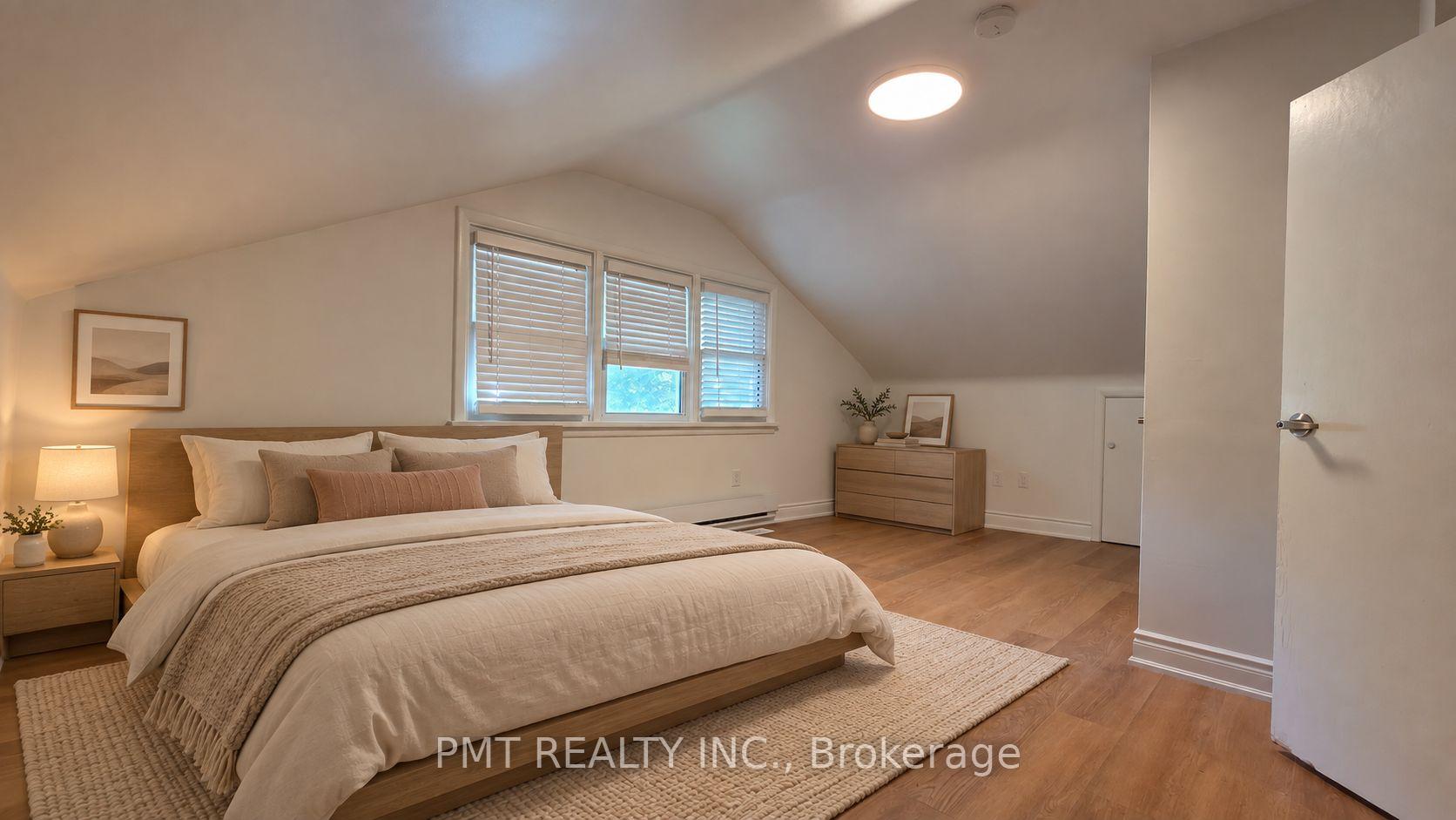 Photo 18 of 143 Elgin Crescent, Waterloo — HOMEH