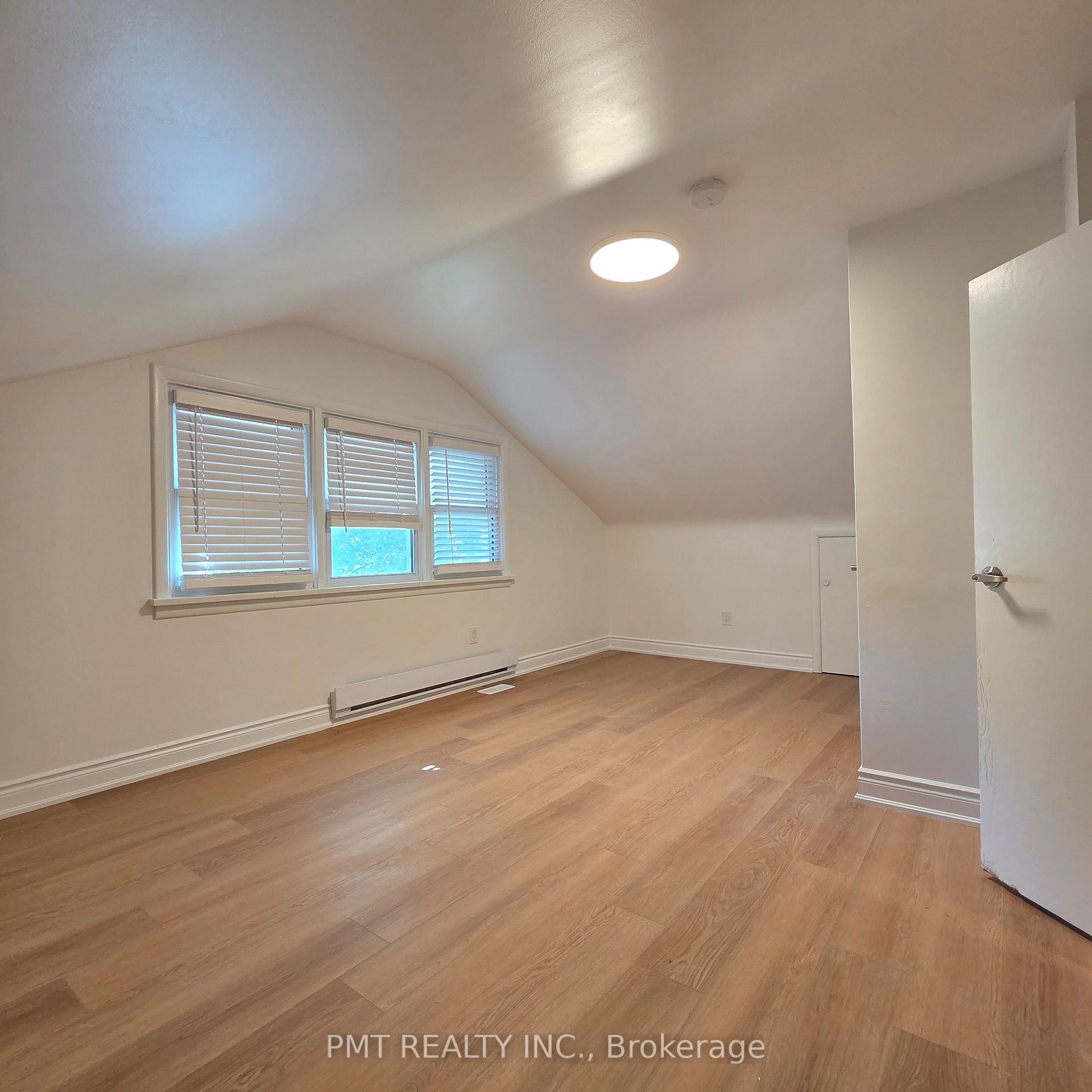 Photo 19 of 143 Elgin Crescent, Waterloo — HOMEH