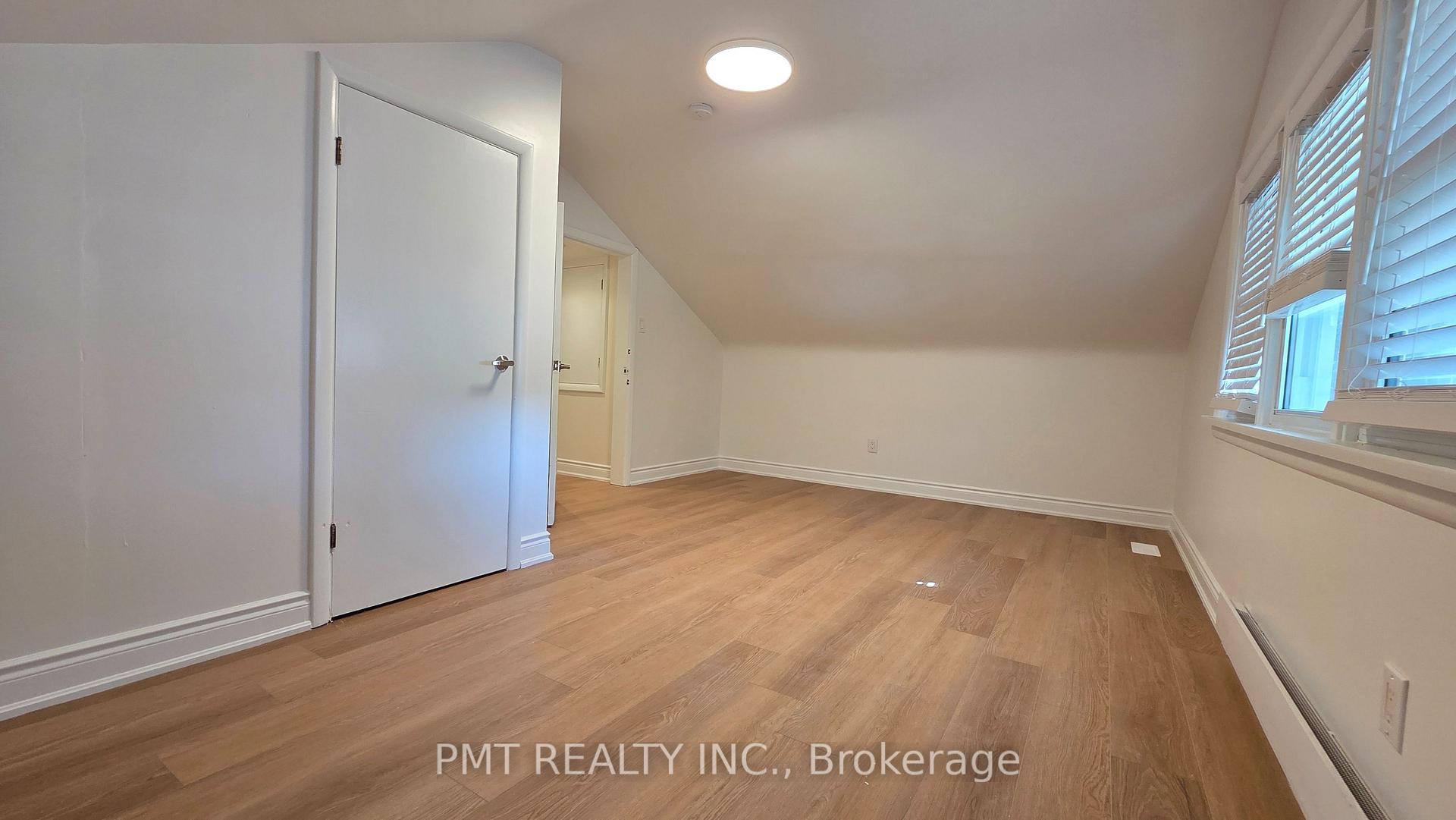 Photo 20 of 143 Elgin Crescent, Waterloo — HOMEH