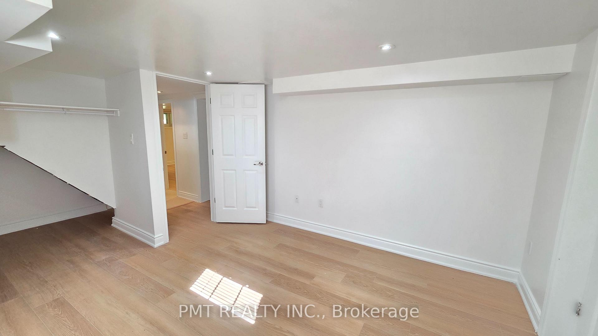 Photo 25 of 143 Elgin Crescent, Waterloo — HOMEH