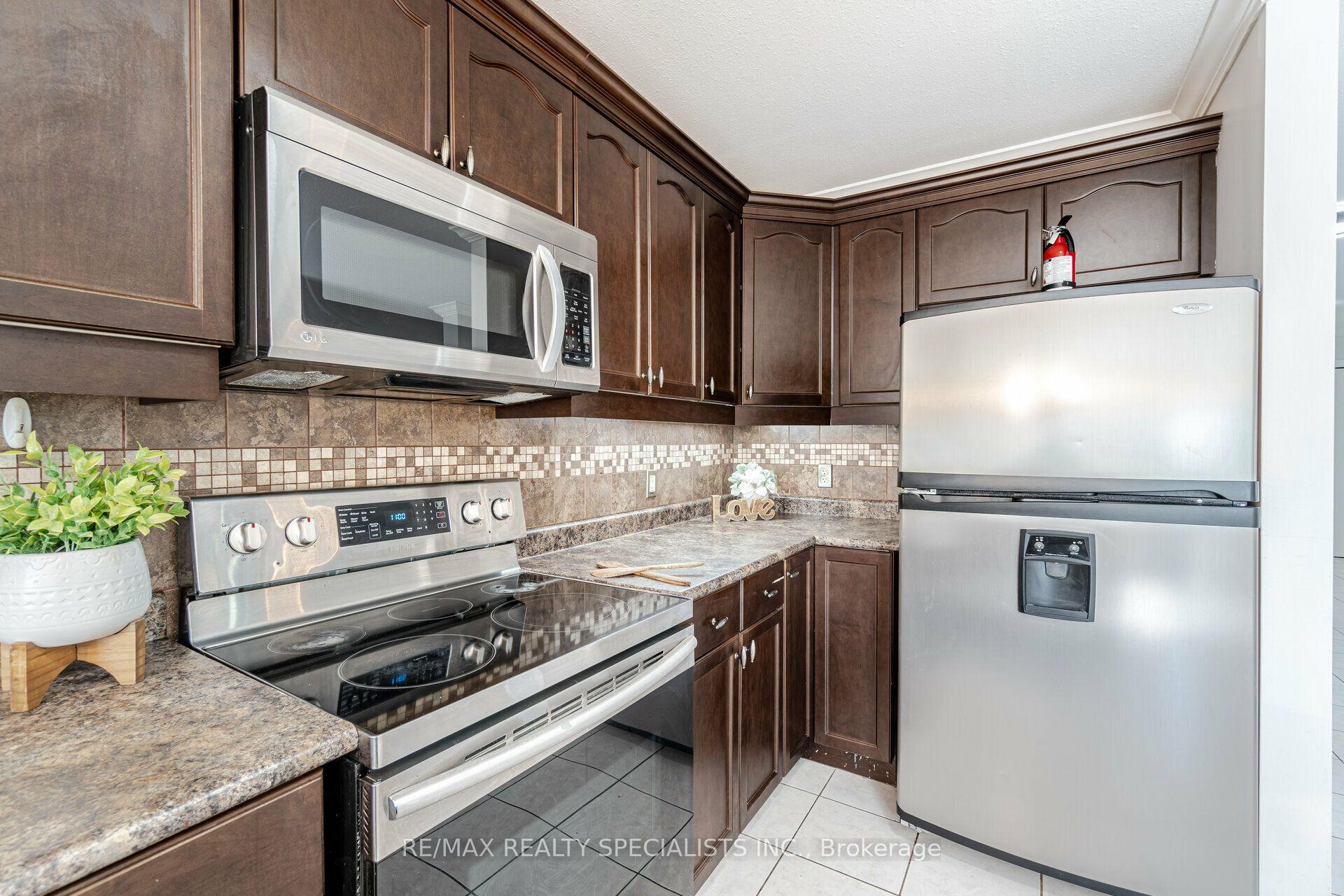Photo 15 of 1435 Mickleborough Drive, London, North I — HOMEH