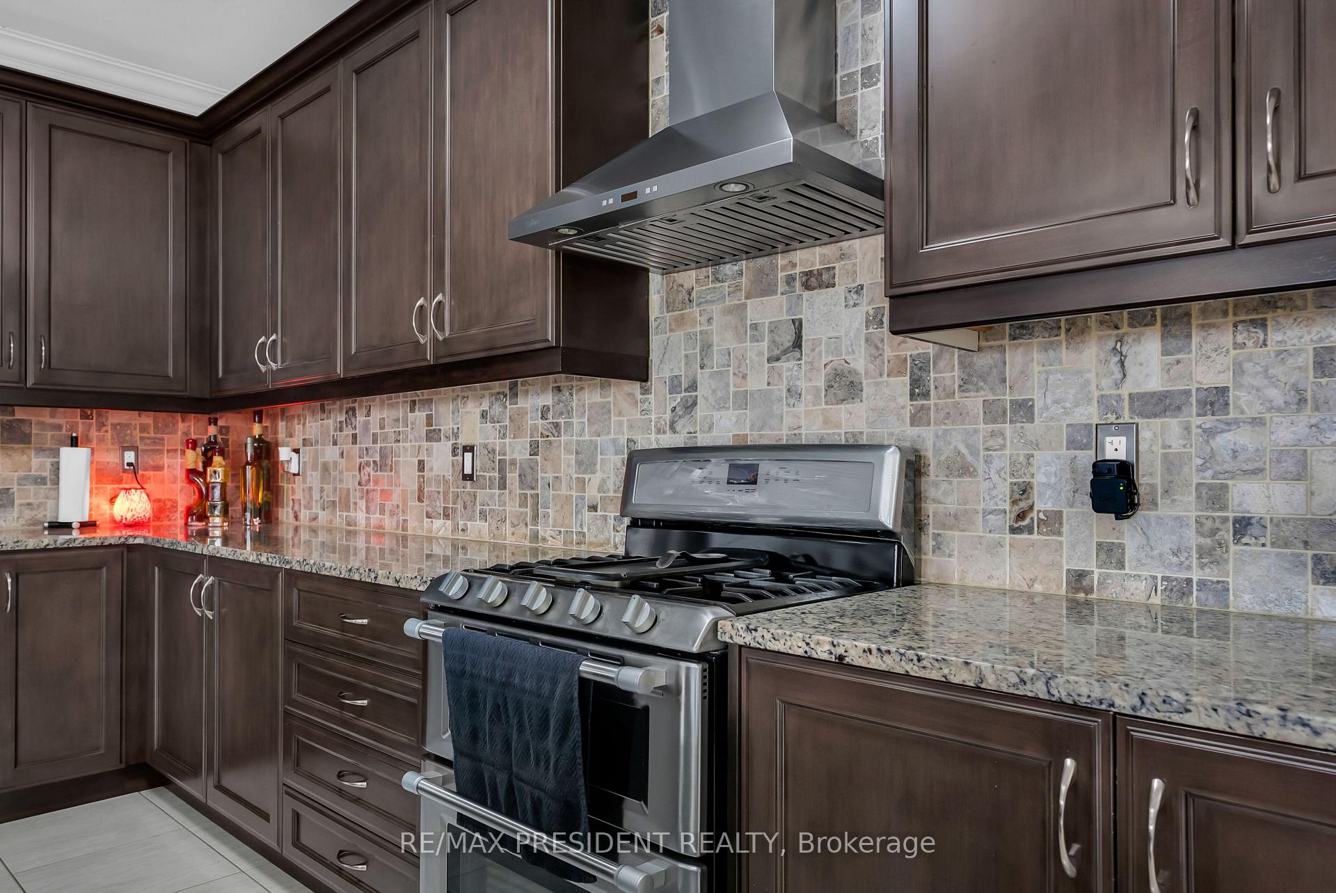 Photo 19 of 16 Canary Close, Brampton, Credit Valley — HOMEH