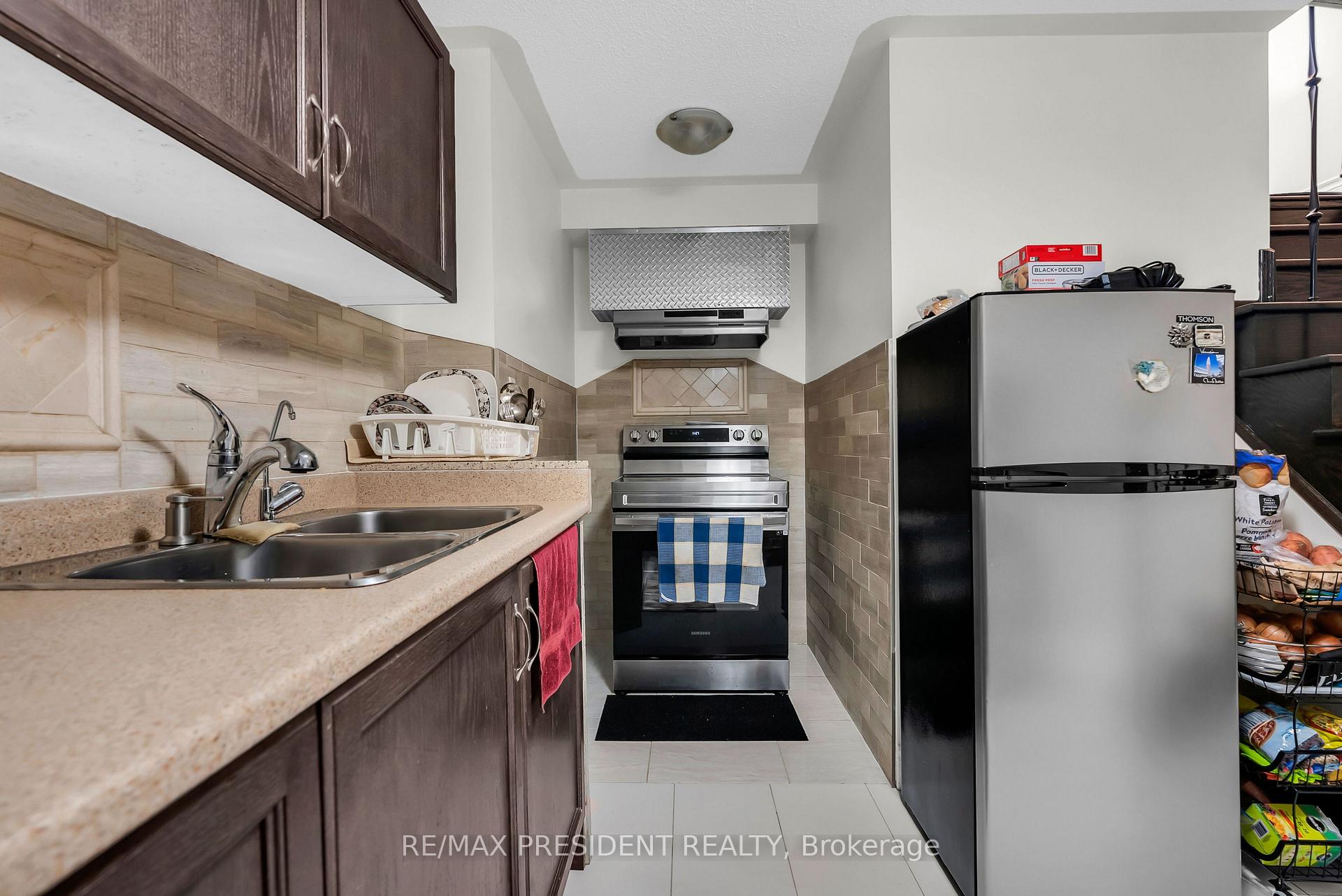 Photo 41 of 16 Canary Close, Brampton, Credit Valley — HOMEH