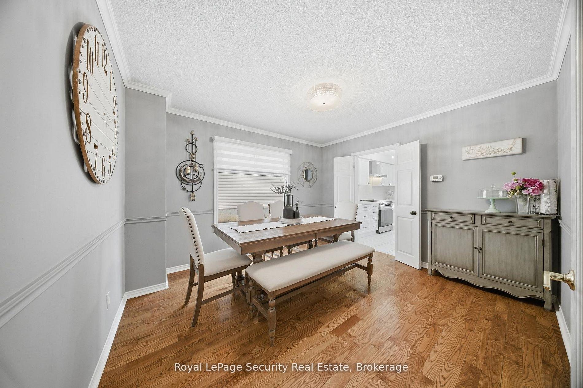 Photo 12 of 122 Browning Trail, Barrie, Letitia Heights — HOMEH