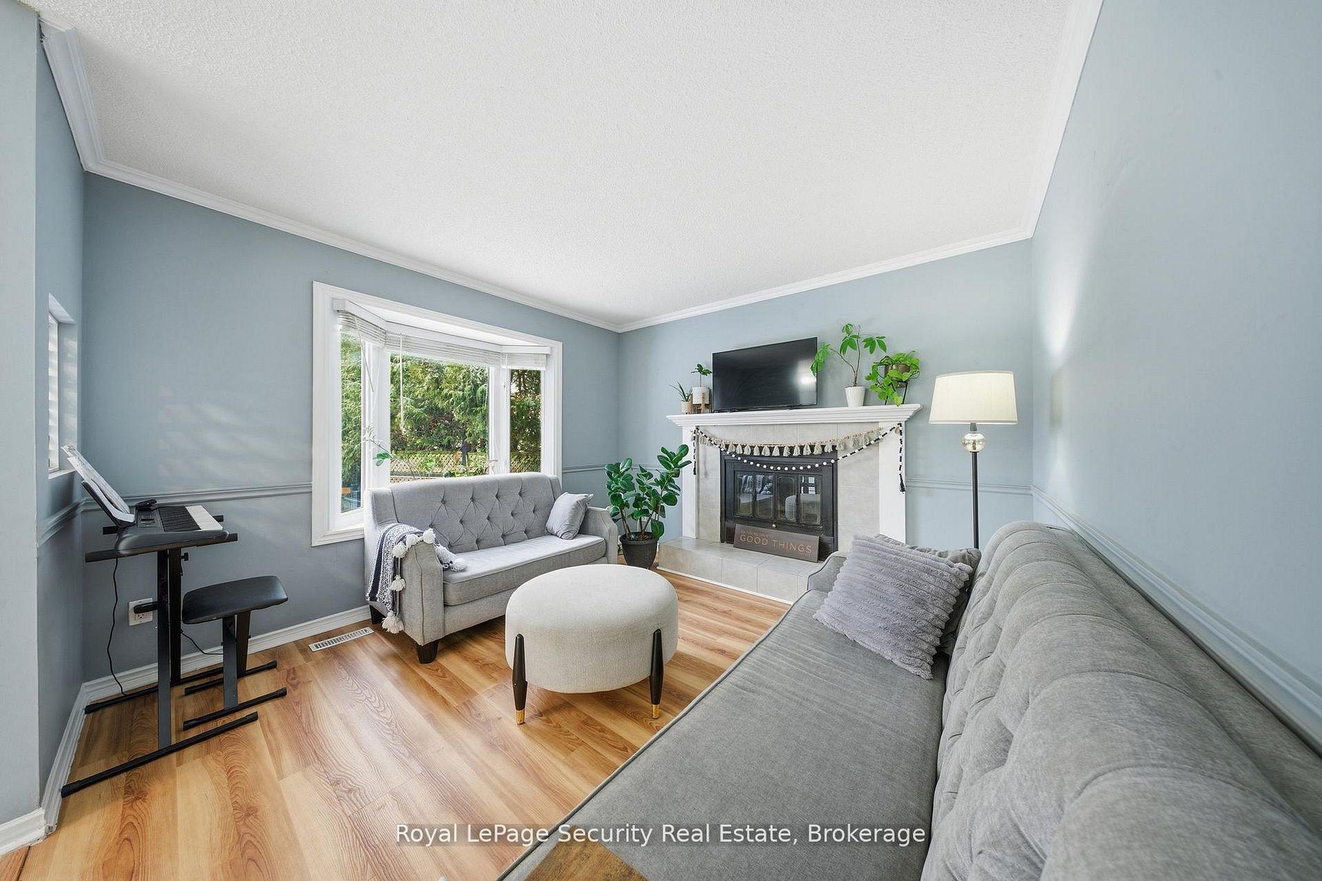 Photo 21 of 122 Browning Trail, Barrie, Letitia Heights — HOMEH