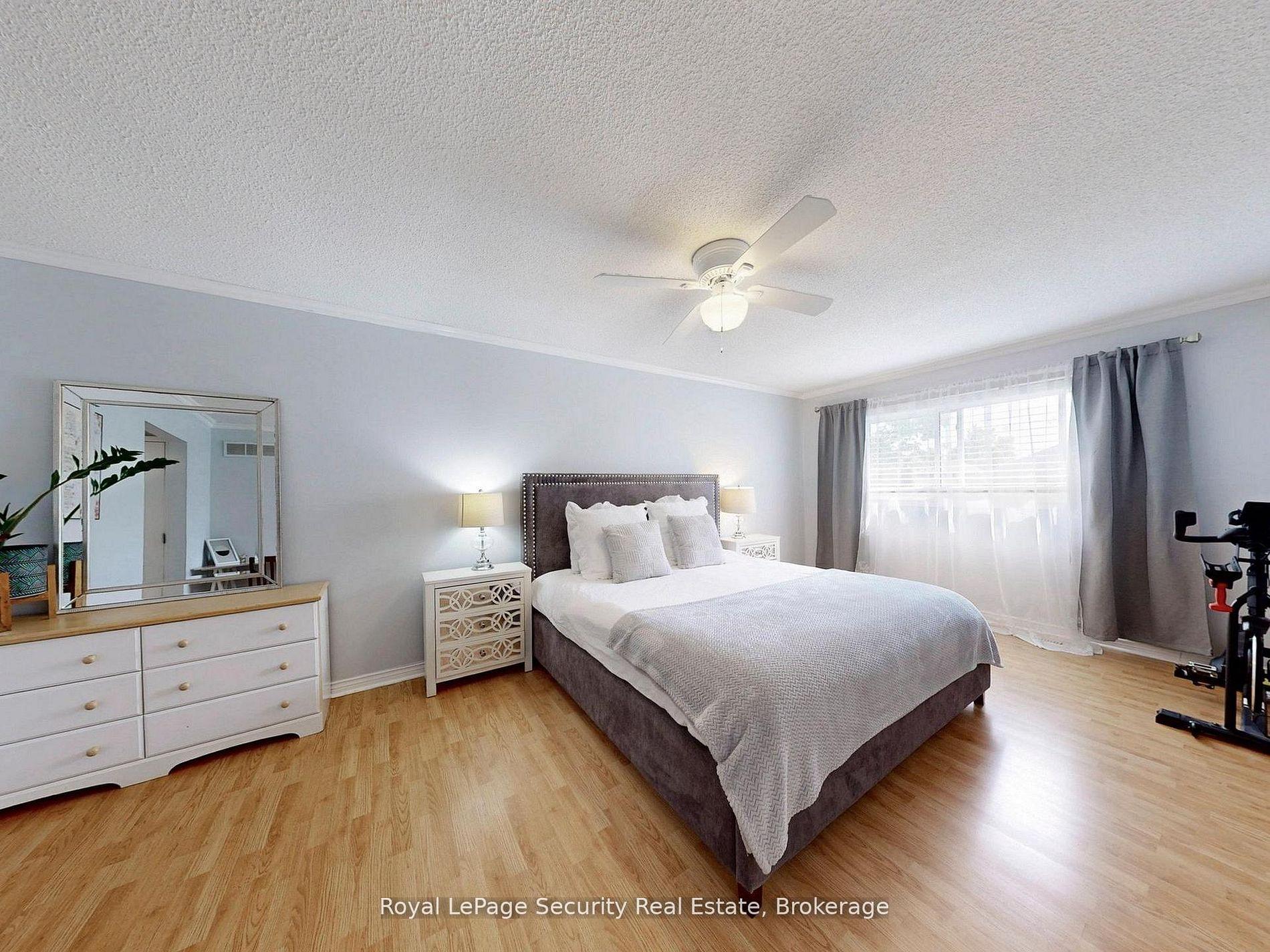 Photo 24 of 122 Browning Trail, Barrie, Letitia Heights — HOMEH