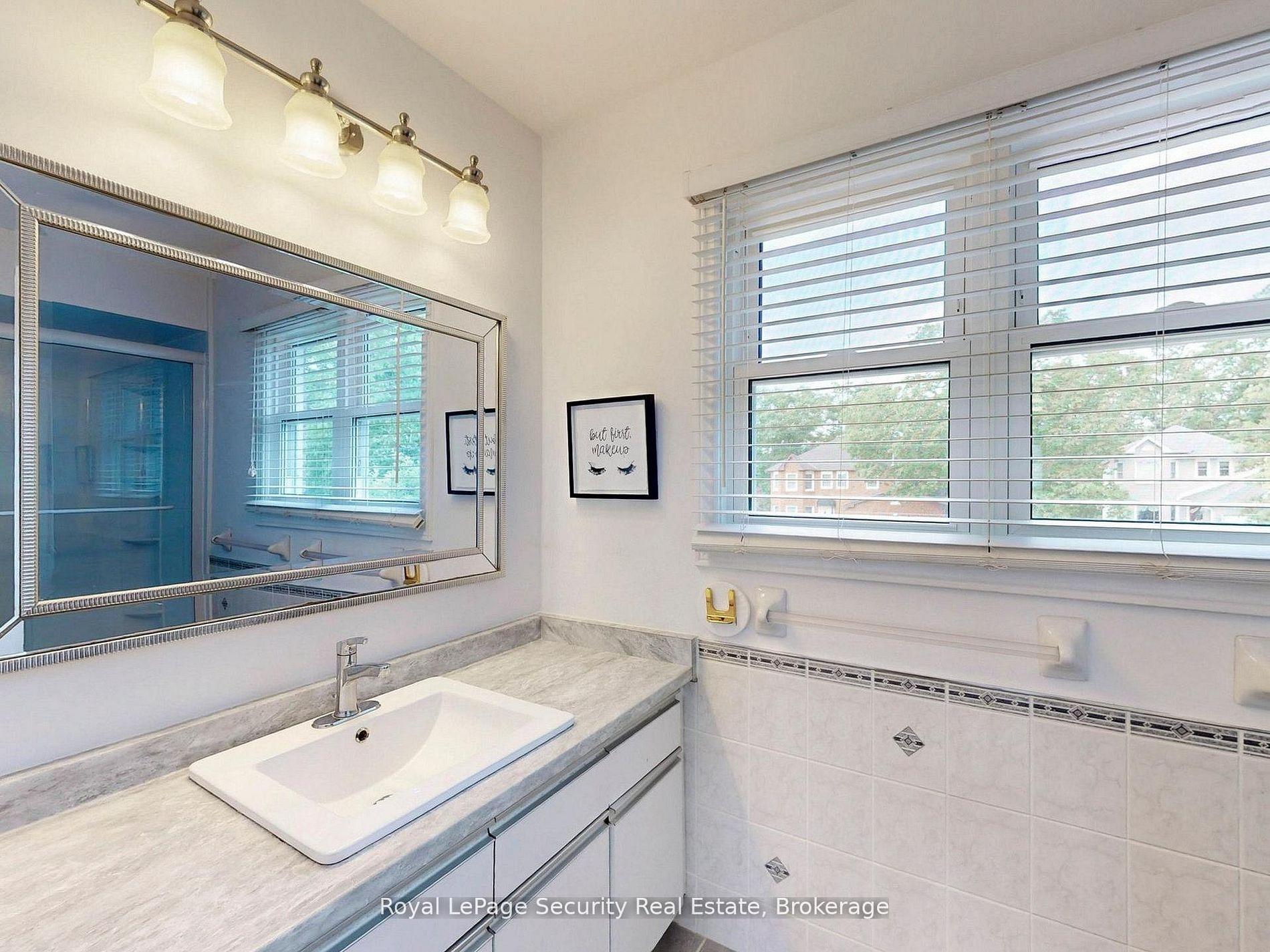 Photo 26 of 122 Browning Trail, Barrie, Letitia Heights — HOMEH