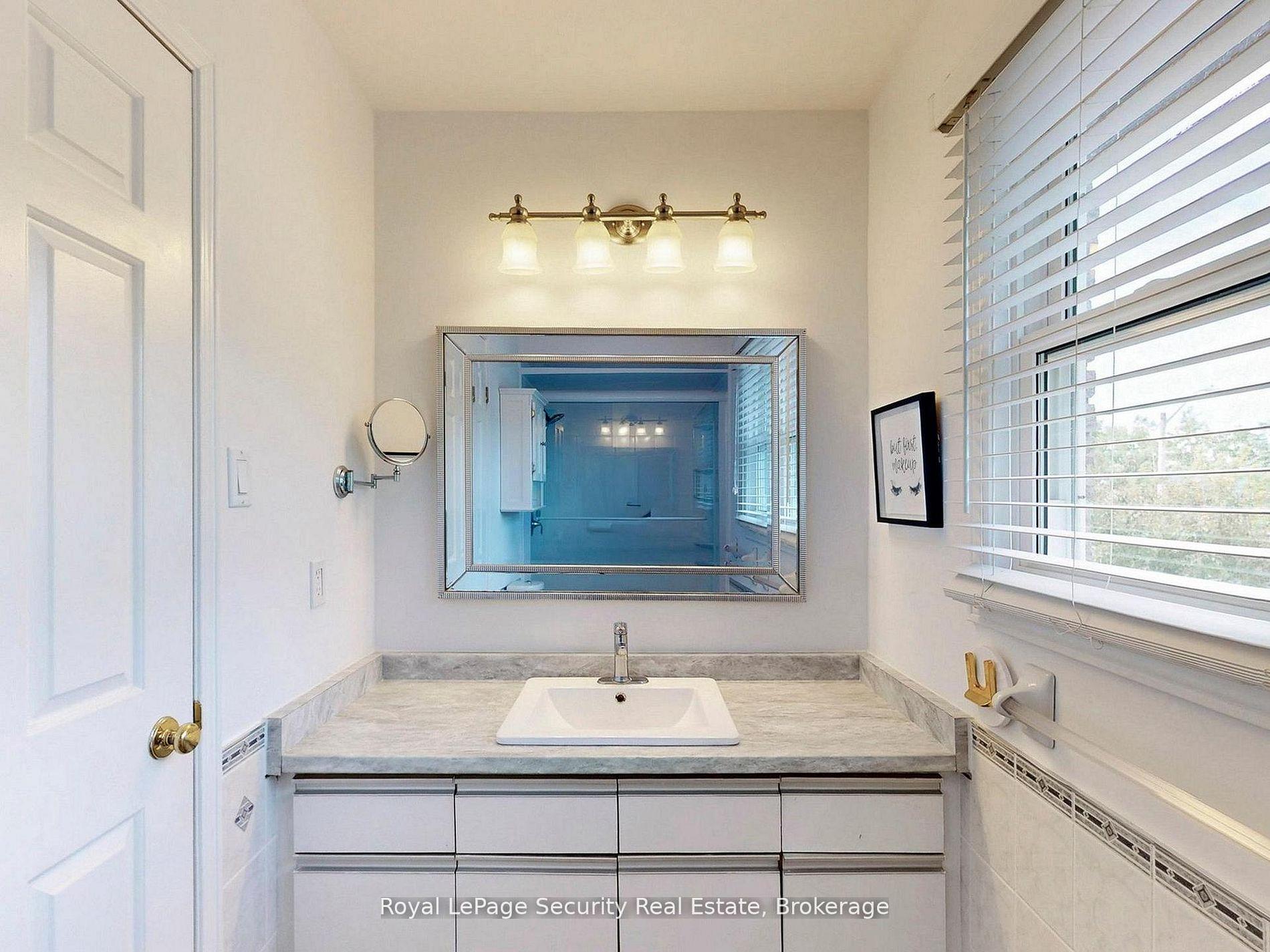 Photo 27 of 122 Browning Trail, Barrie, Letitia Heights — HOMEH