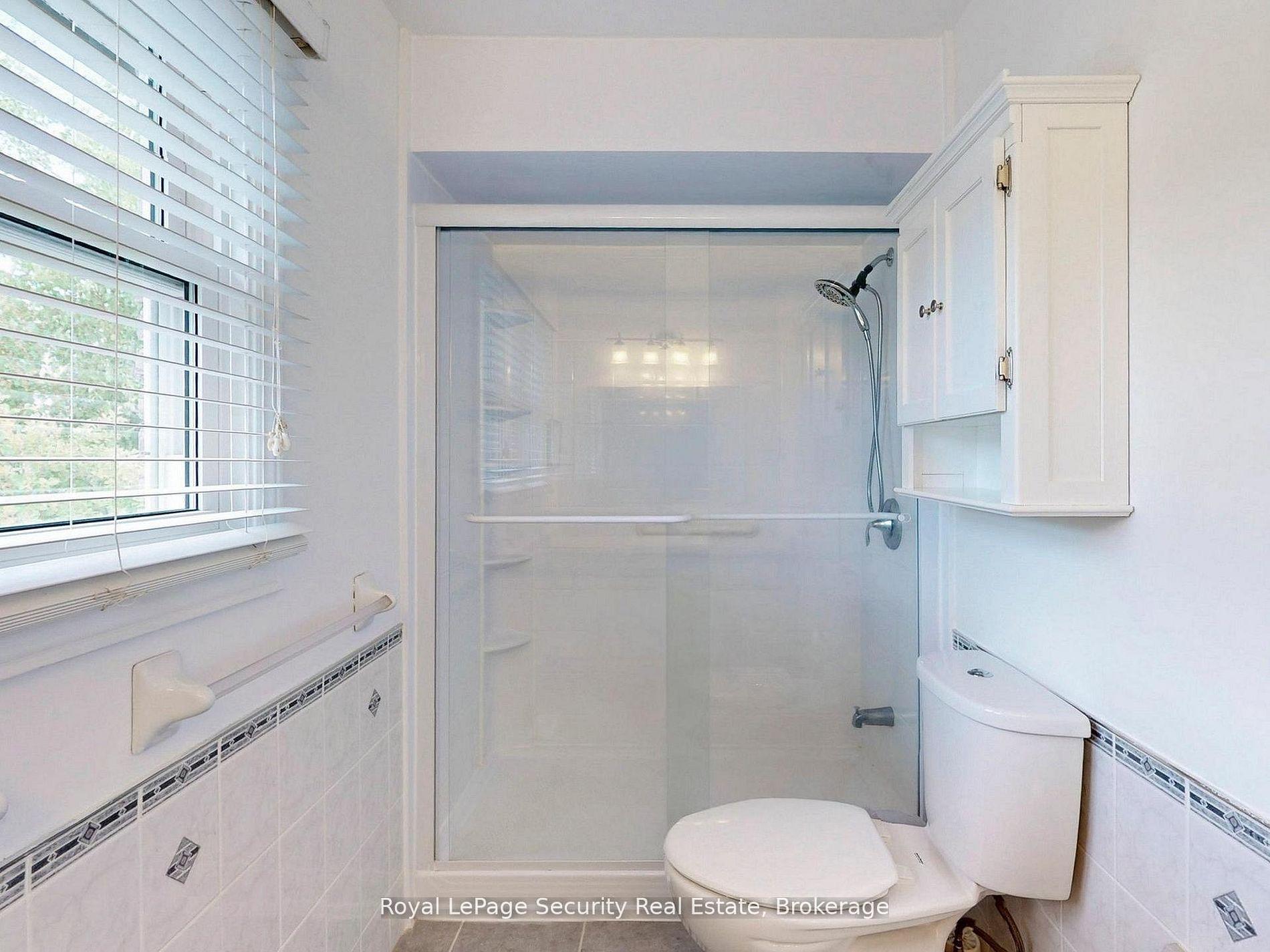 Photo 28 of 122 Browning Trail, Barrie, Letitia Heights — HOMEH