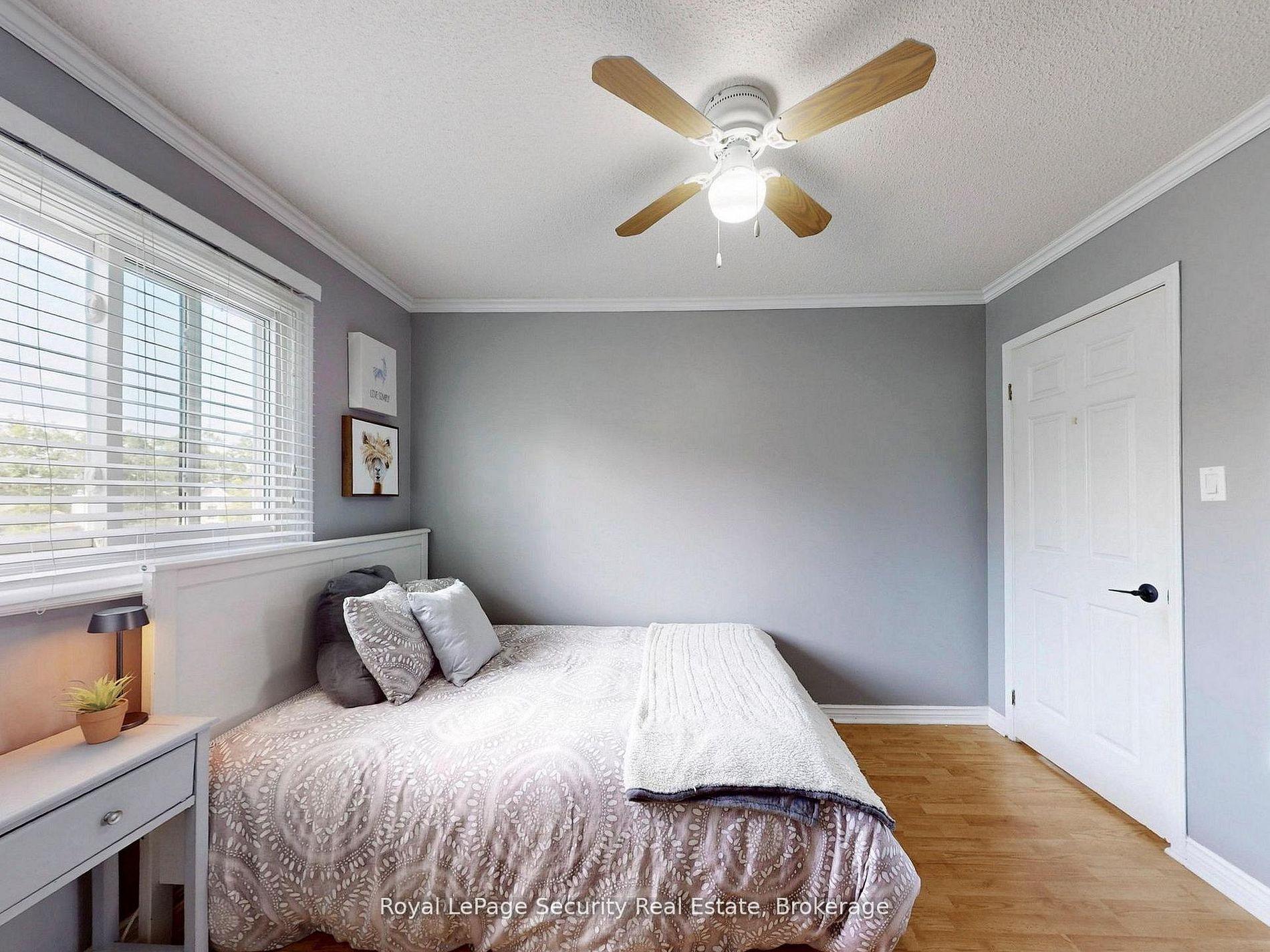 Photo 32 of 122 Browning Trail, Barrie, Letitia Heights — HOMEH