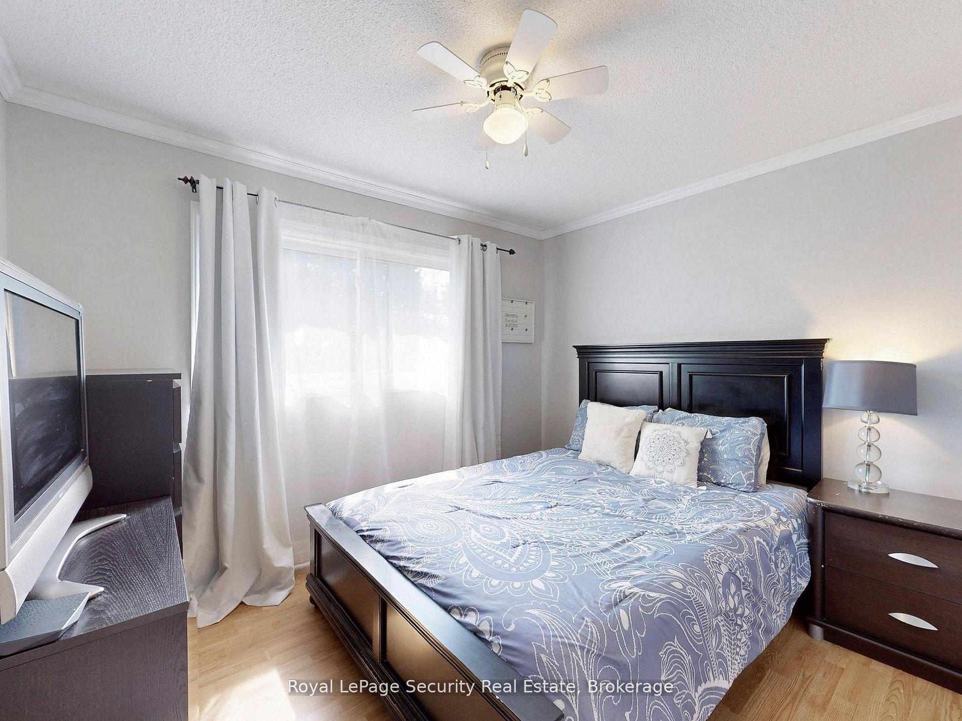 Photo 33 of 122 Browning Trail, Barrie, Letitia Heights — HOMEH
