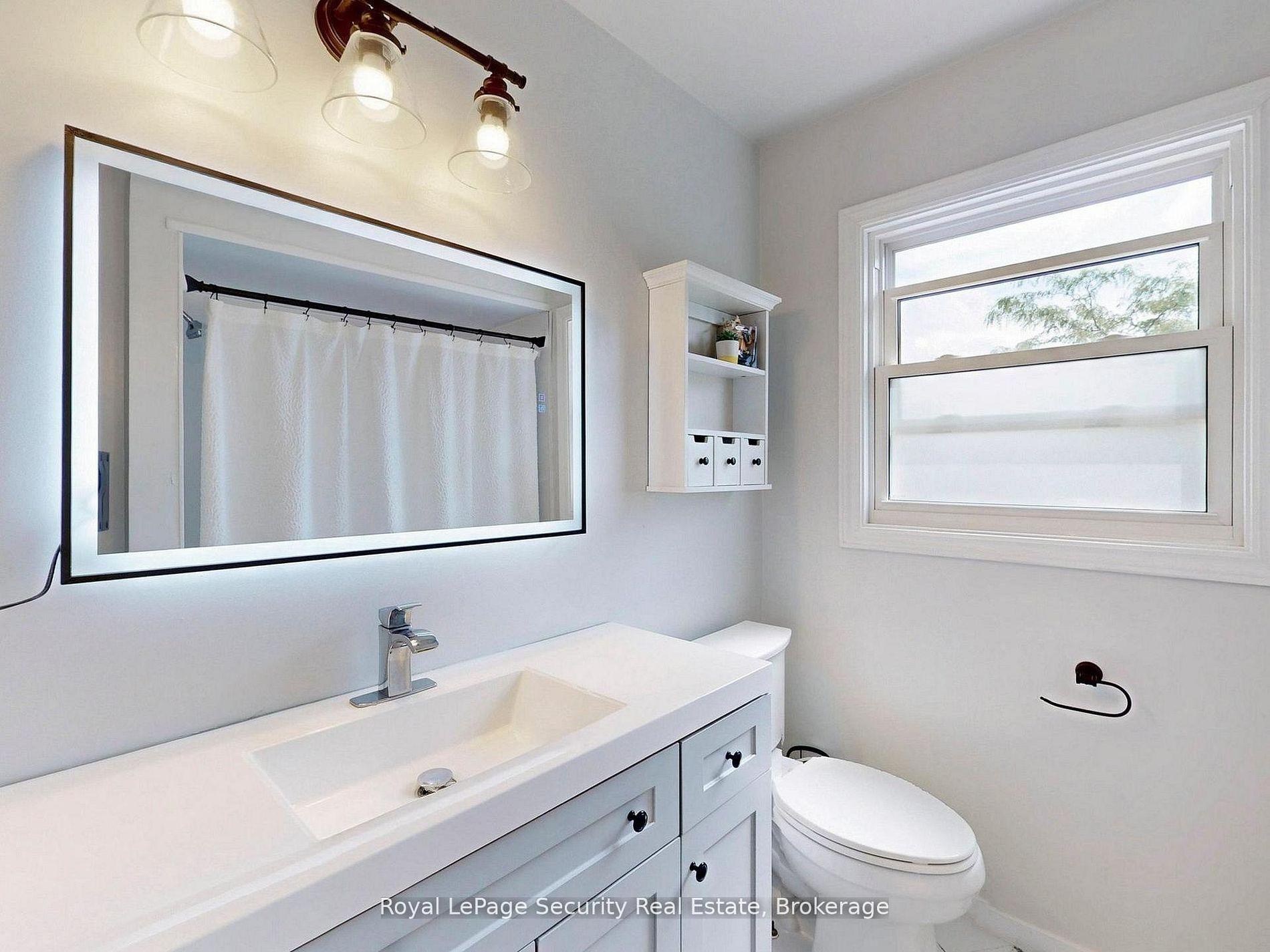 Photo 34 of 122 Browning Trail, Barrie, Letitia Heights — HOMEH