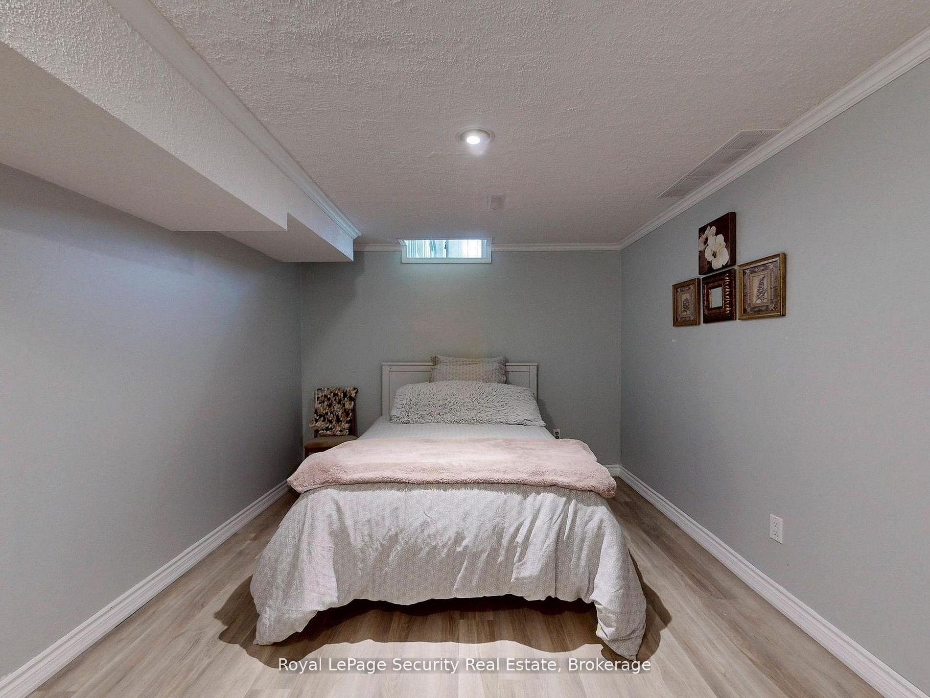 Photo 39 of 122 Browning Trail, Barrie, Letitia Heights — HOMEH