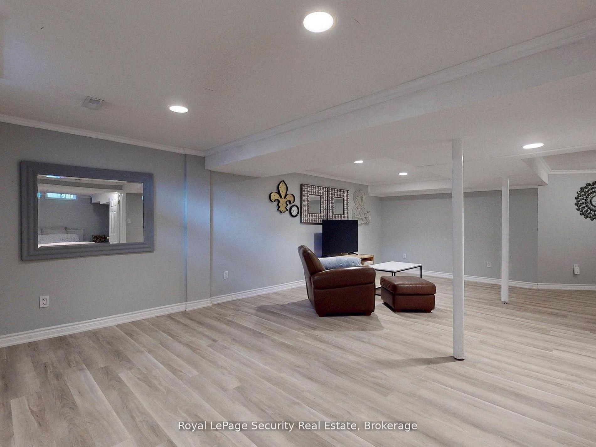 Photo 40 of 122 Browning Trail, Barrie, Letitia Heights — HOMEH