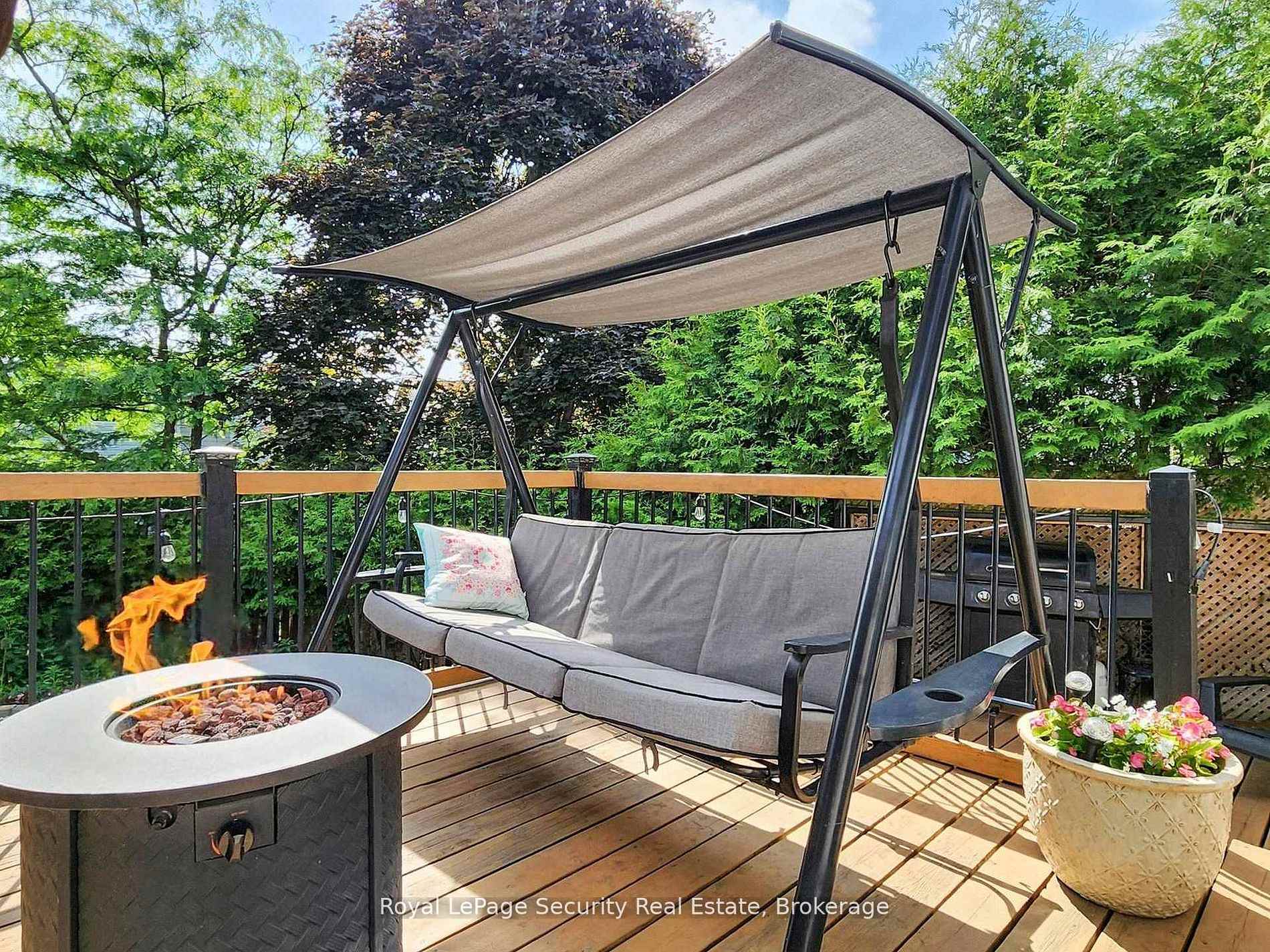 Photo 42 of 122 Browning Trail, Barrie, Letitia Heights — HOMEH