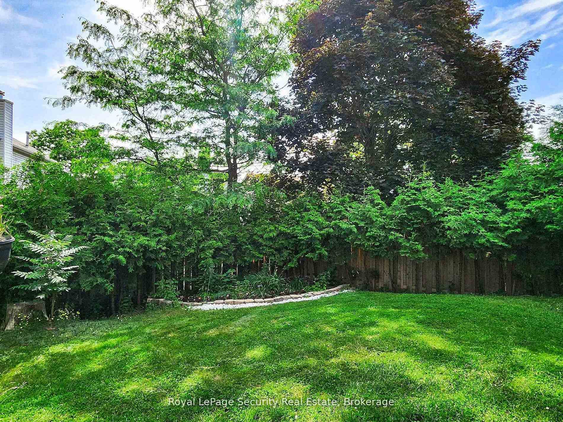 Photo 45 of 122 Browning Trail, Barrie, Letitia Heights — HOMEH