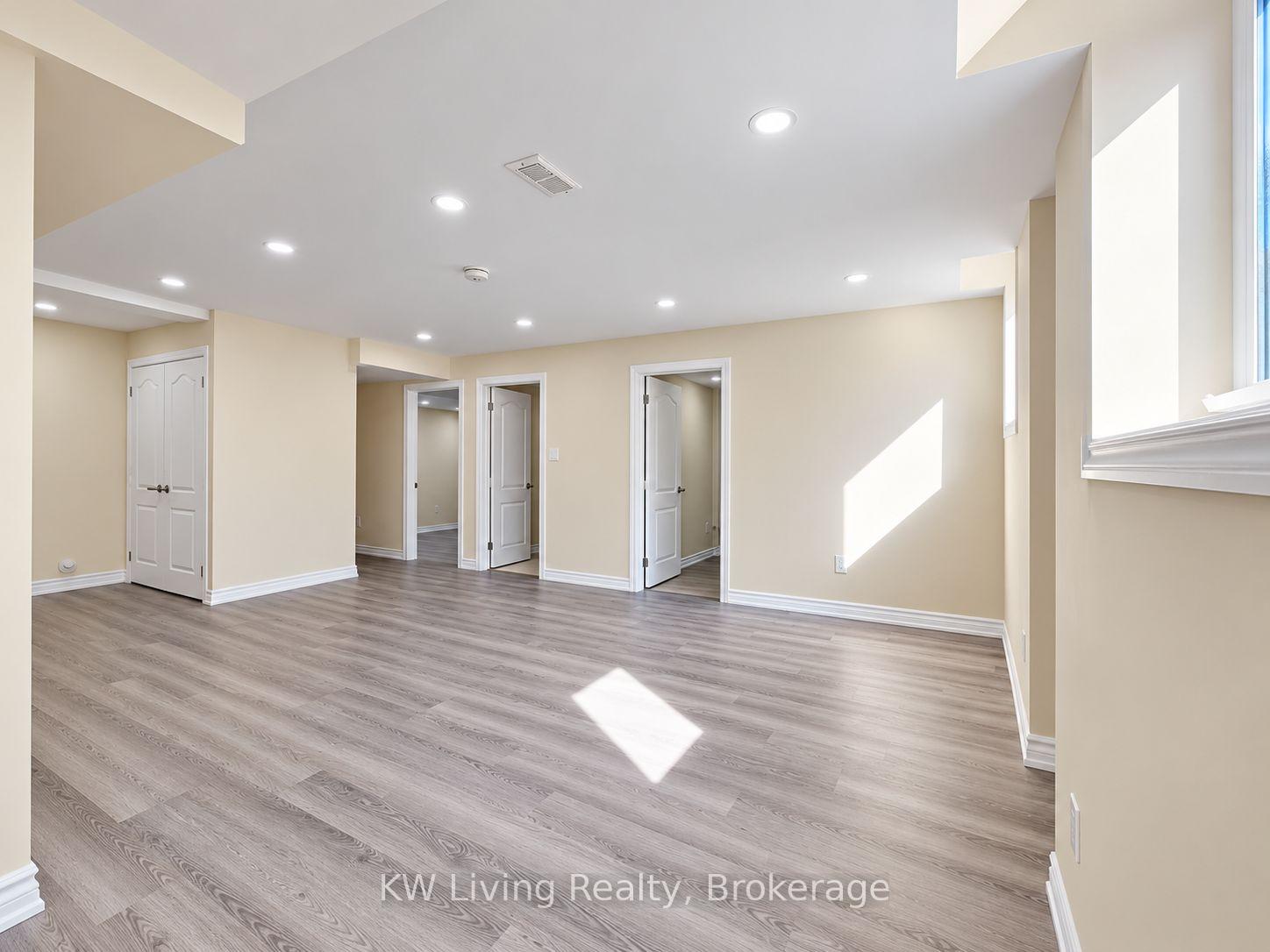 Photo 4 of 21 Plentywood Drive, Brampton, Brampton West — HOMEH