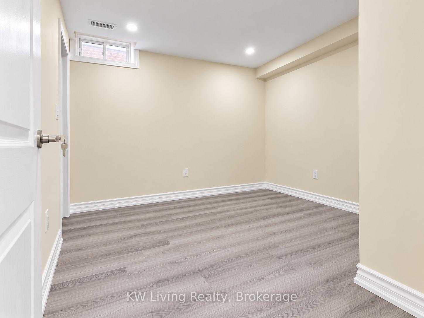 Photo 7 of 21 Plentywood Drive, Brampton, Brampton West — HOMEH