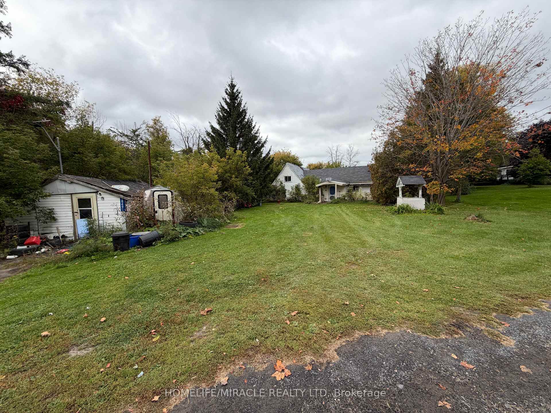 Photo of 18495 Dundas Street